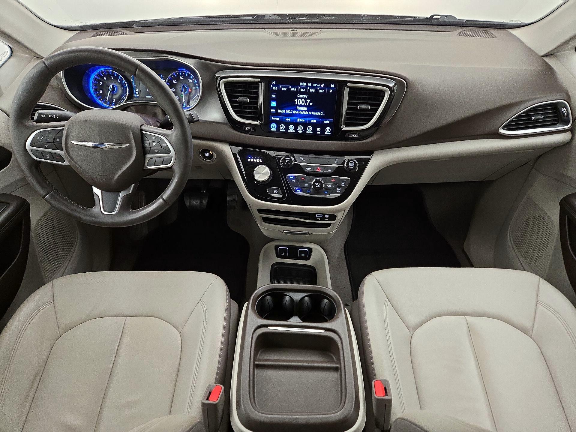 Thumbnail: 2017 Chrysler Pacifica - 9