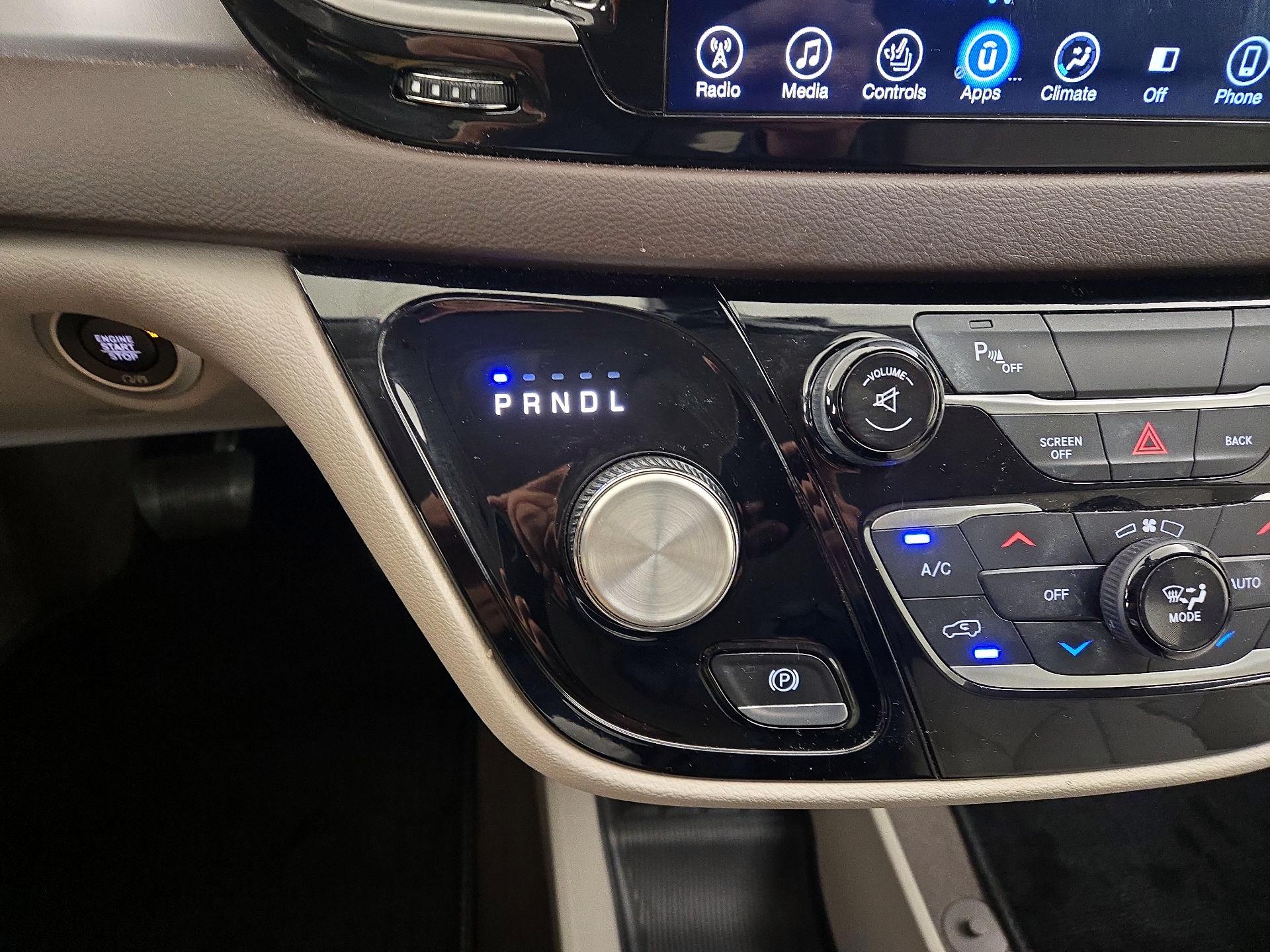 Thumbnail: 2017 Chrysler Pacifica - 16