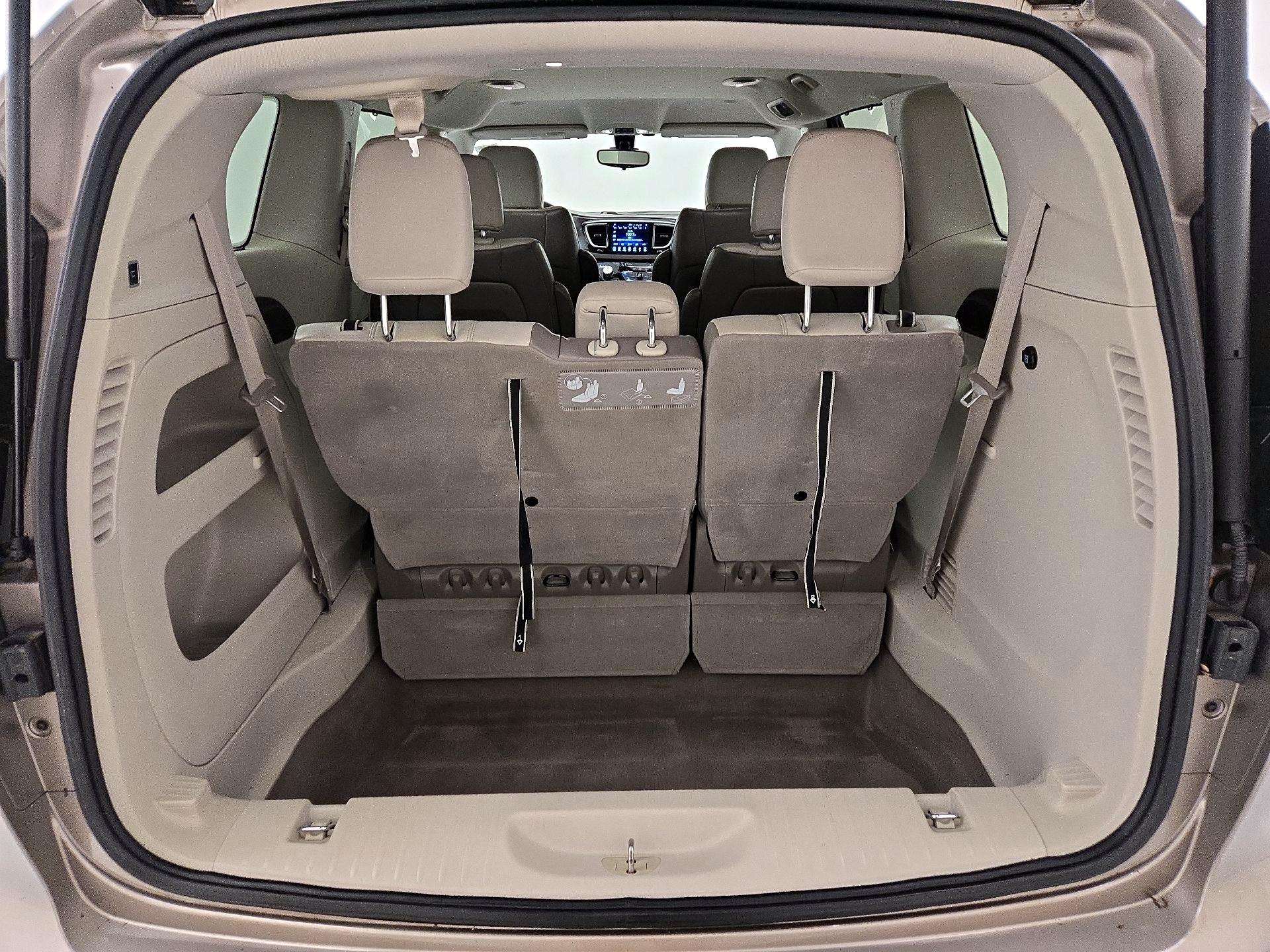 Thumbnail: 2017 Chrysler Pacifica - 20