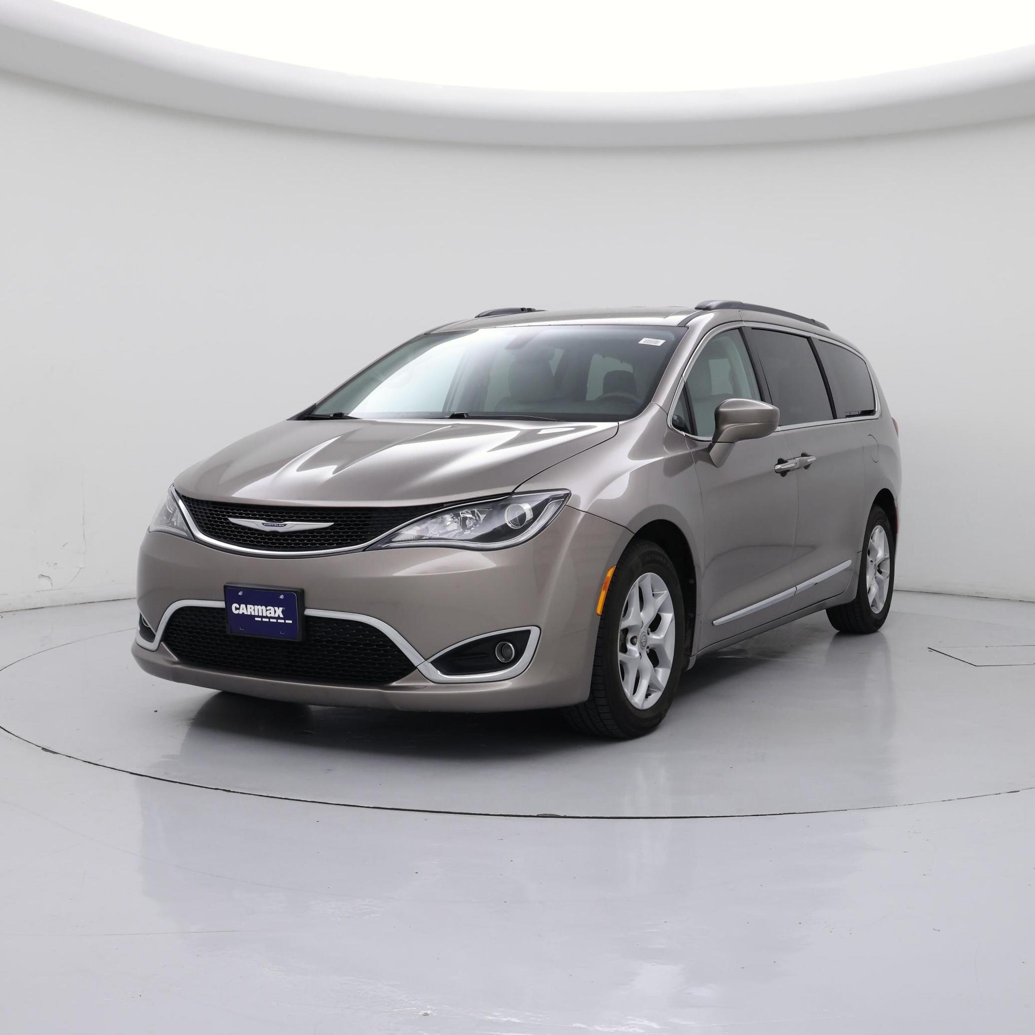 Thumbnail: 2017 Chrysler Pacifica - 4