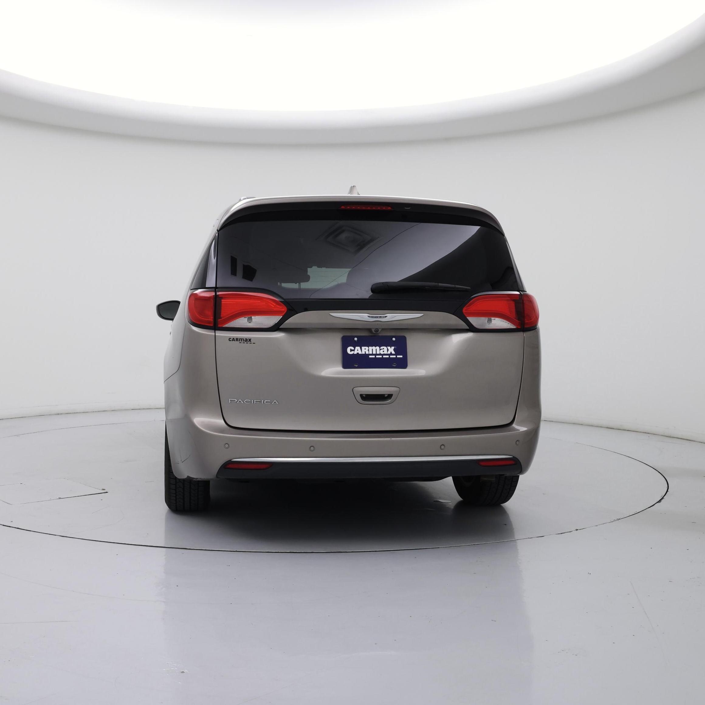 Thumbnail: 2017 Chrysler Pacifica - 6