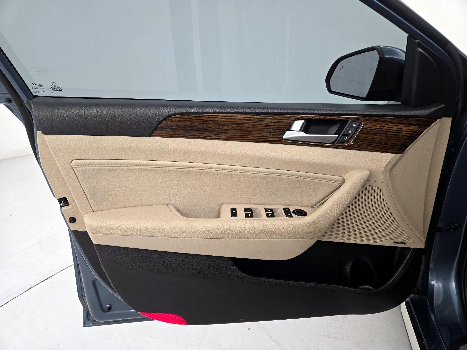 Thumbnail: 2017 Hyundai Sonata - 12