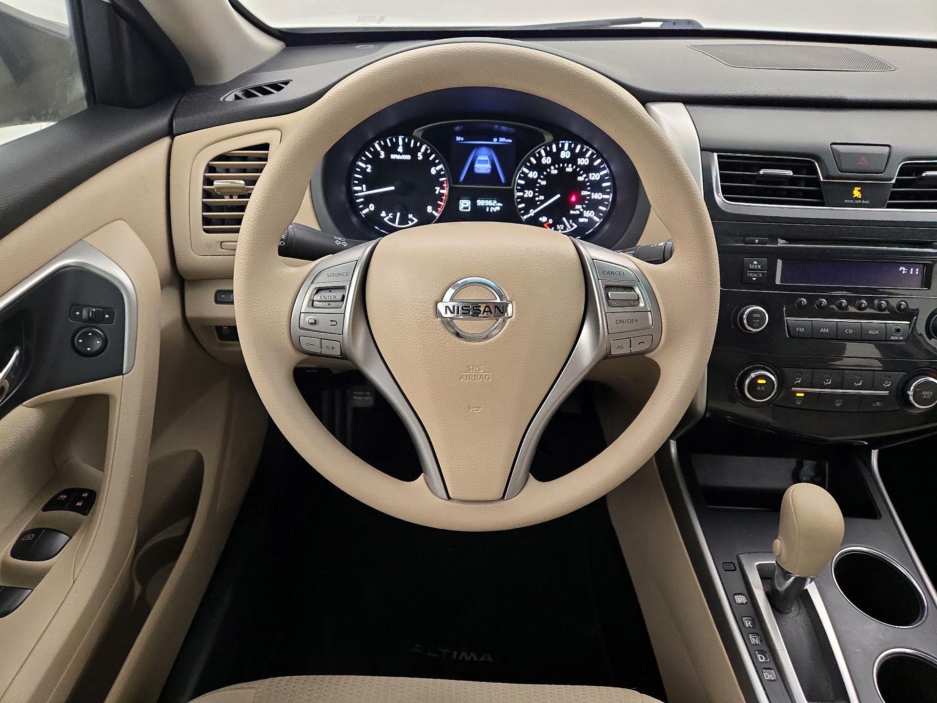 Thumbnail: 2015 Nissan Altima - 10