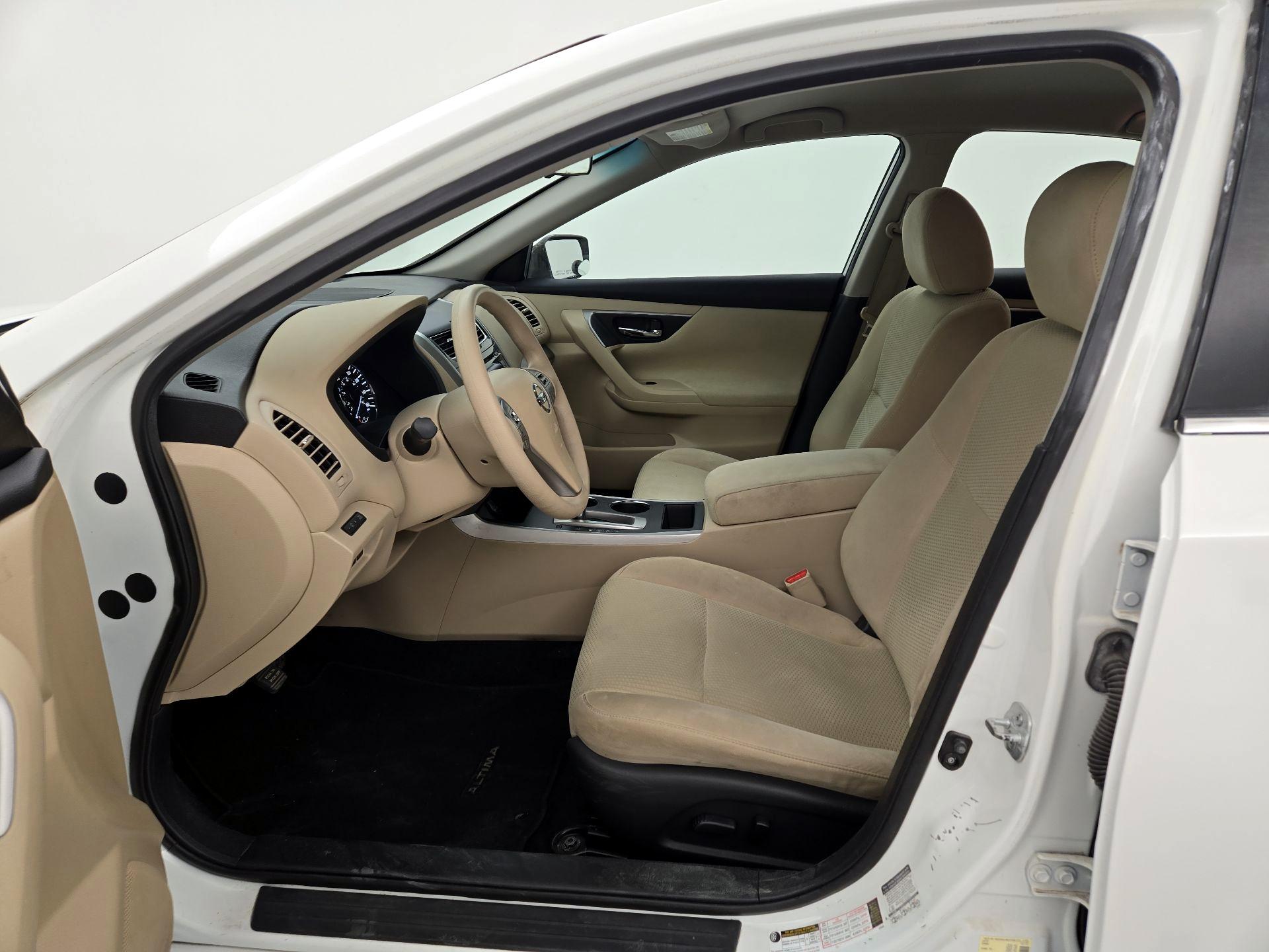 Thumbnail: 2015 Nissan Altima - 11