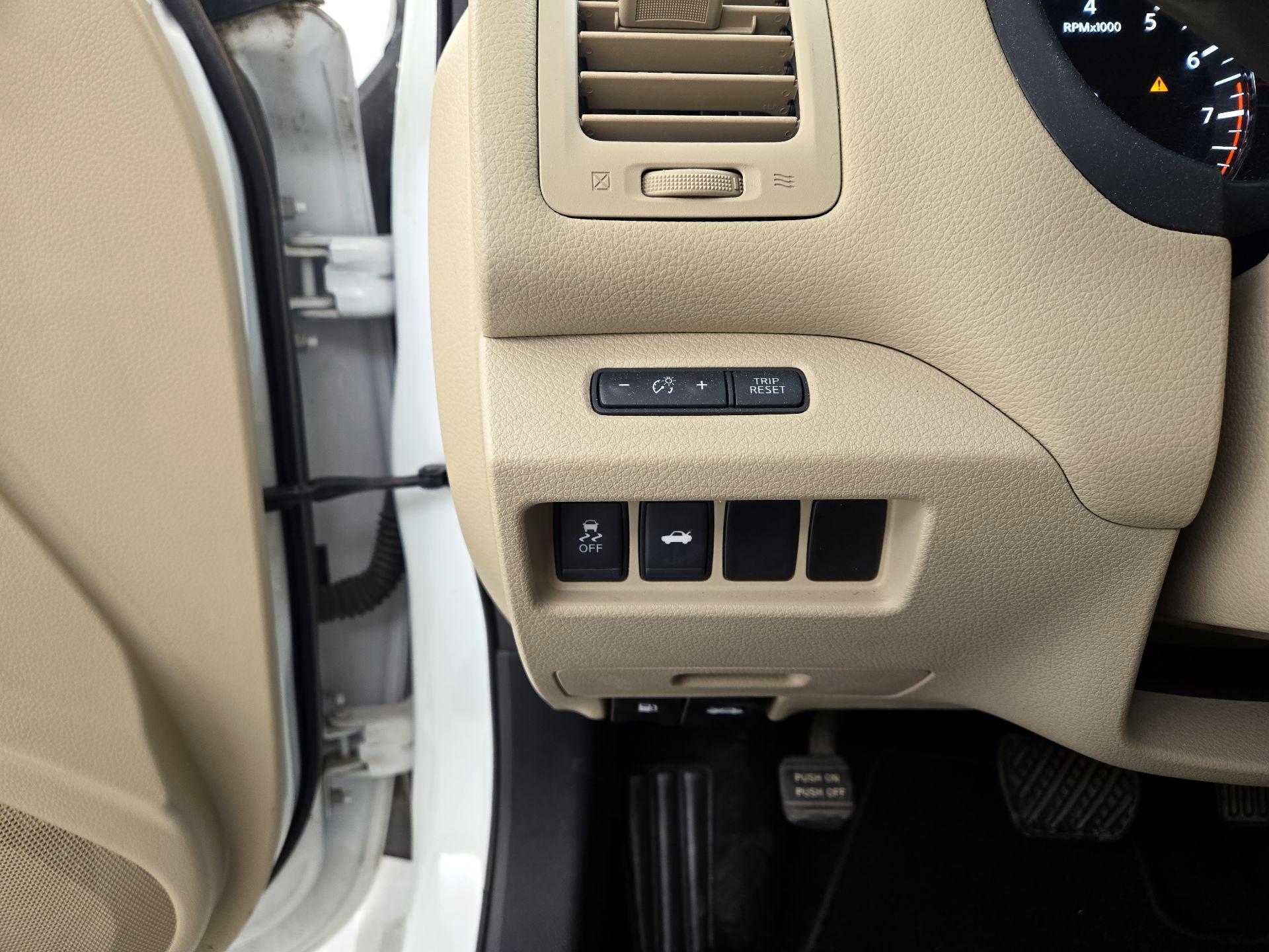 Thumbnail: 2015 Nissan Altima - 13