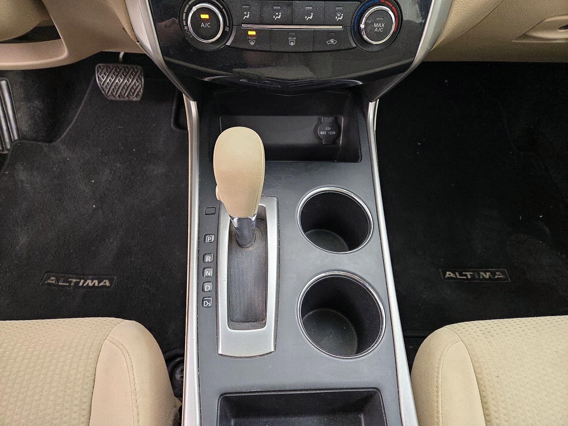 Thumbnail: 2015 Nissan Altima - 16