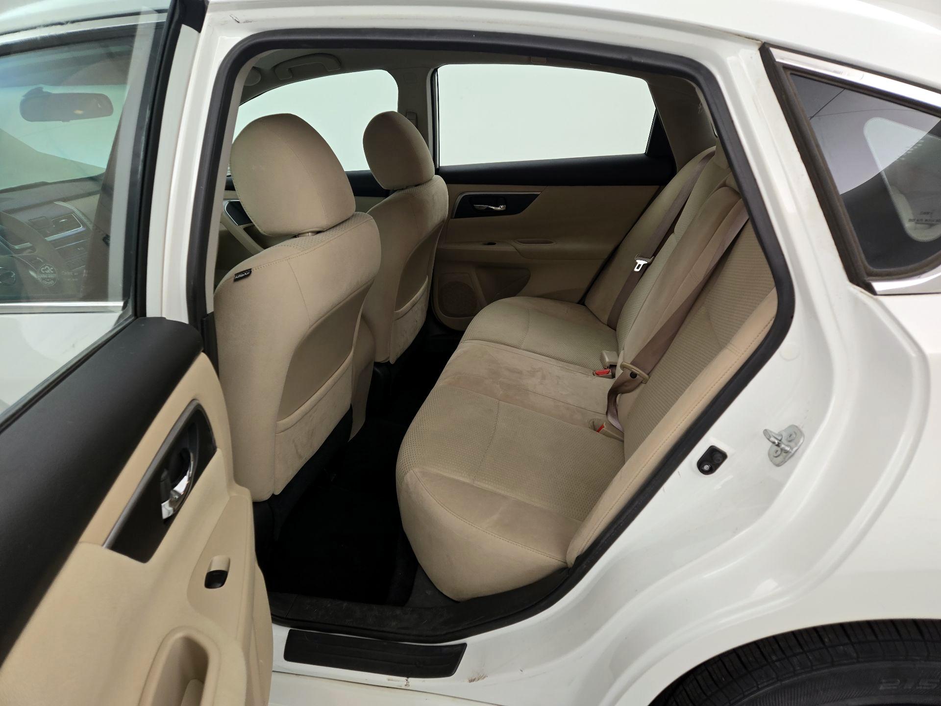 Thumbnail: 2015 Nissan Altima - 18