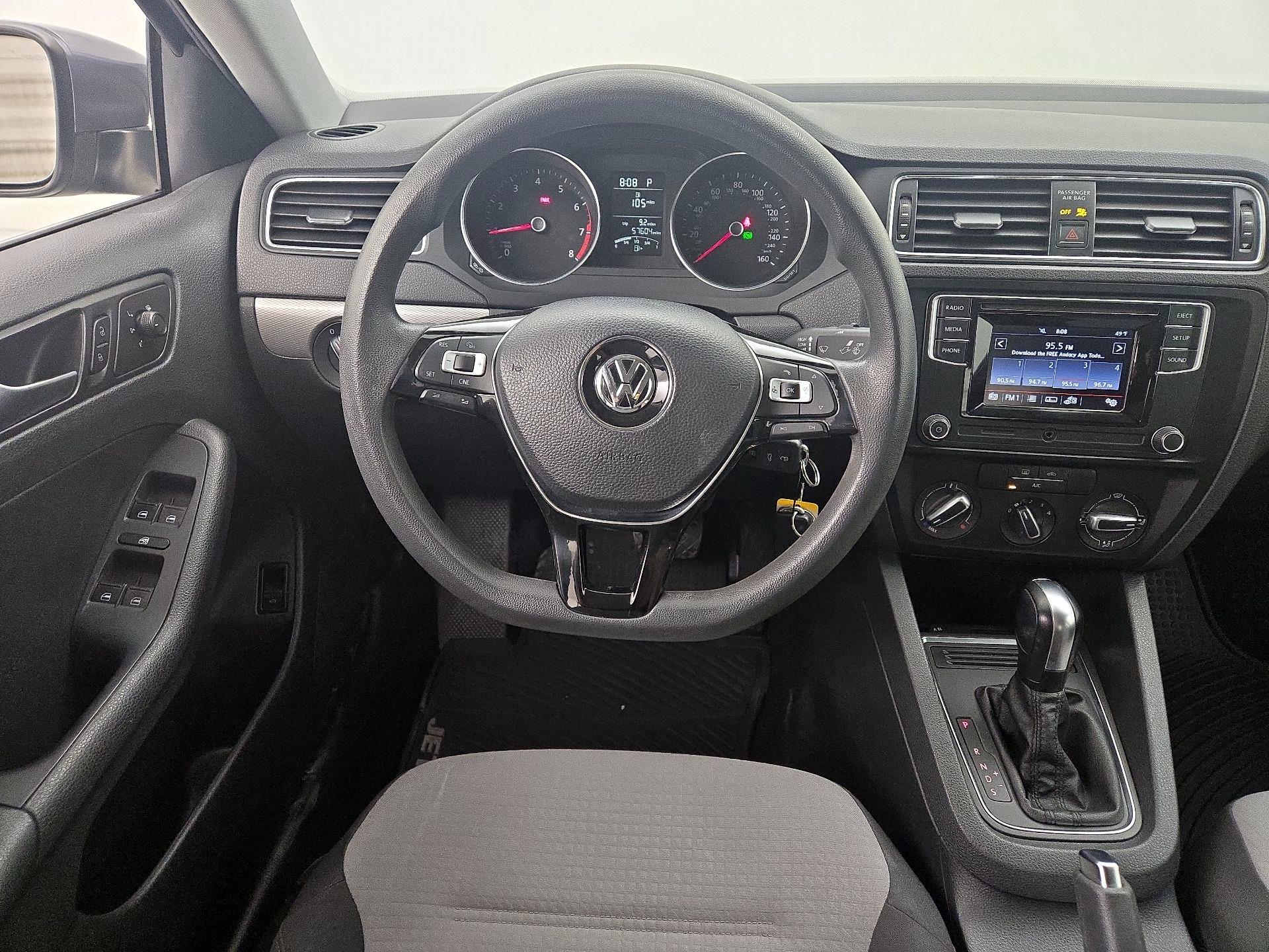 Thumbnail: 2017 Volkswagen Jetta - 10