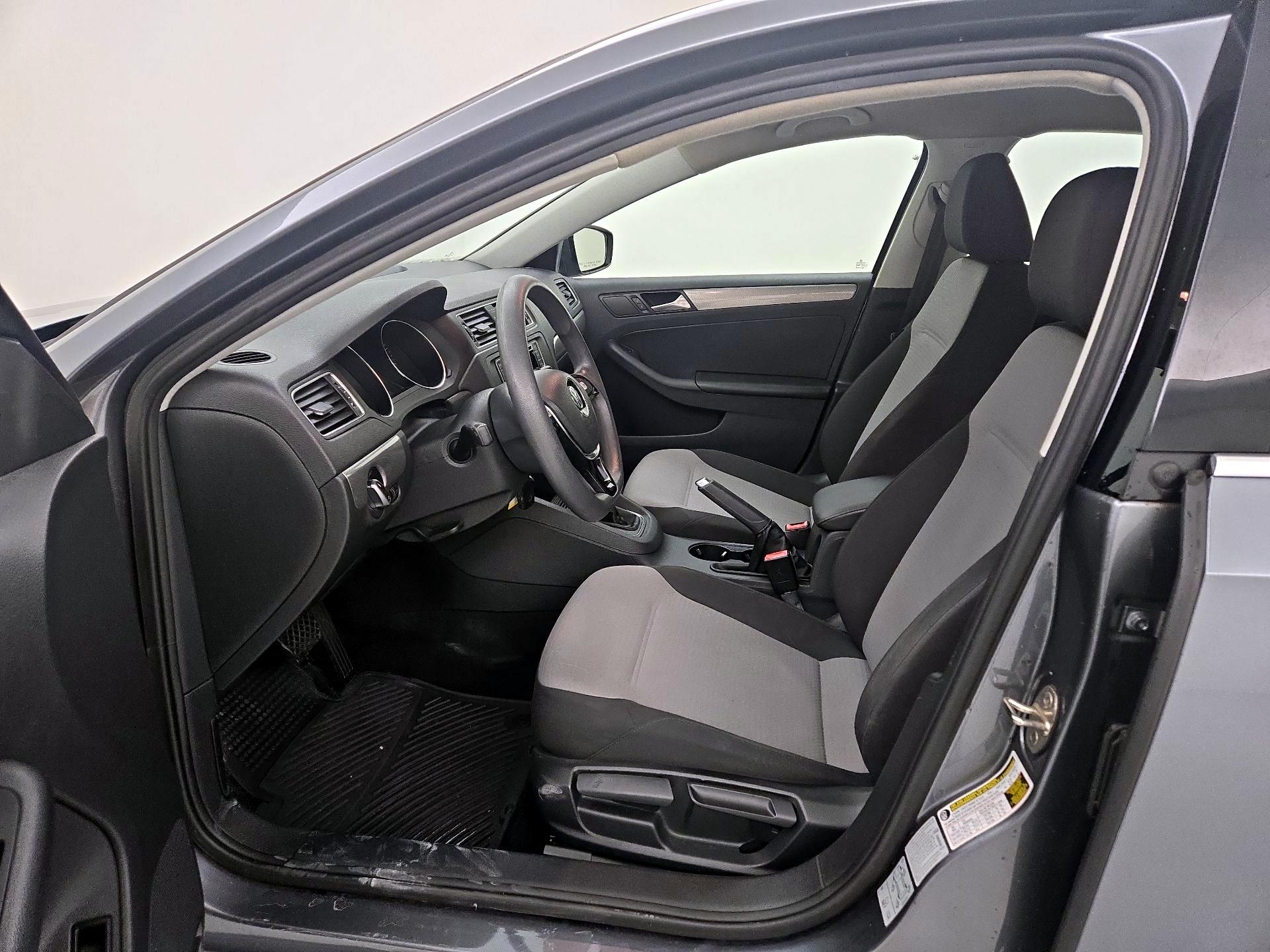 Thumbnail: 2017 Volkswagen Jetta - 11