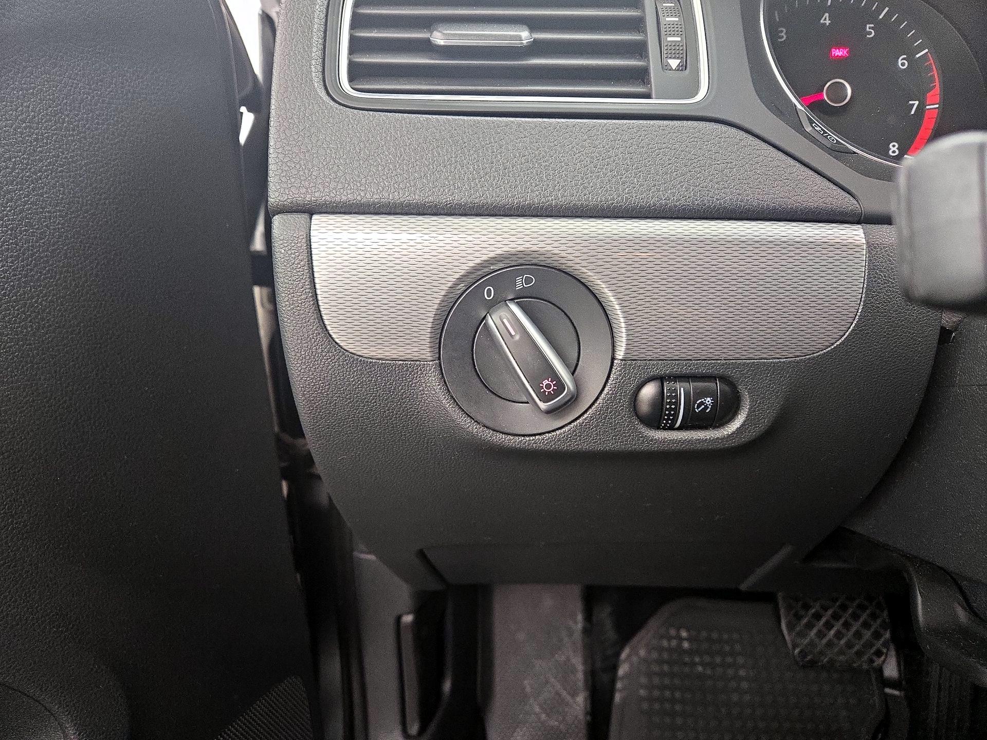 Thumbnail: 2017 Volkswagen Jetta - 13