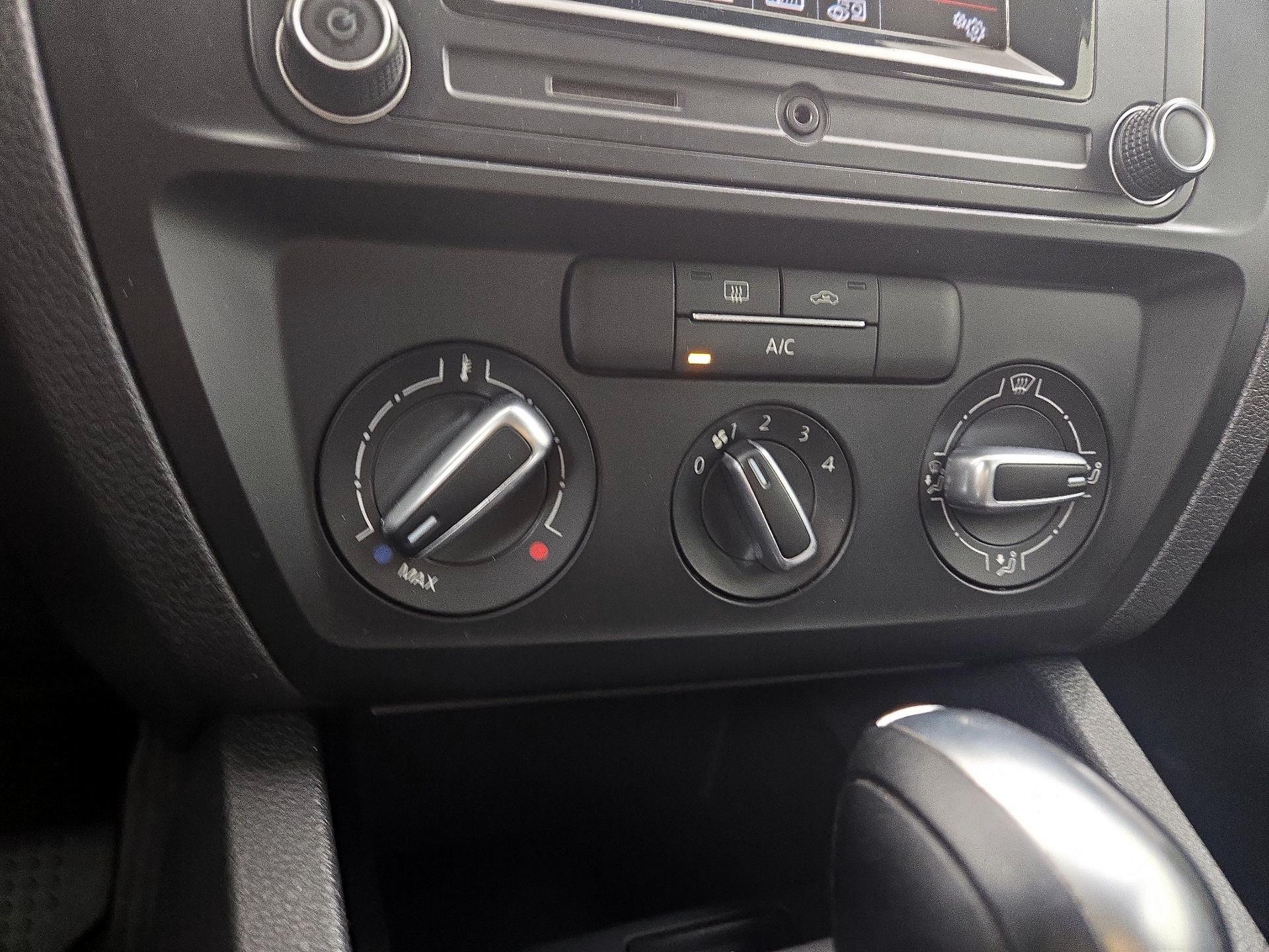 Thumbnail: 2017 Volkswagen Jetta - 16