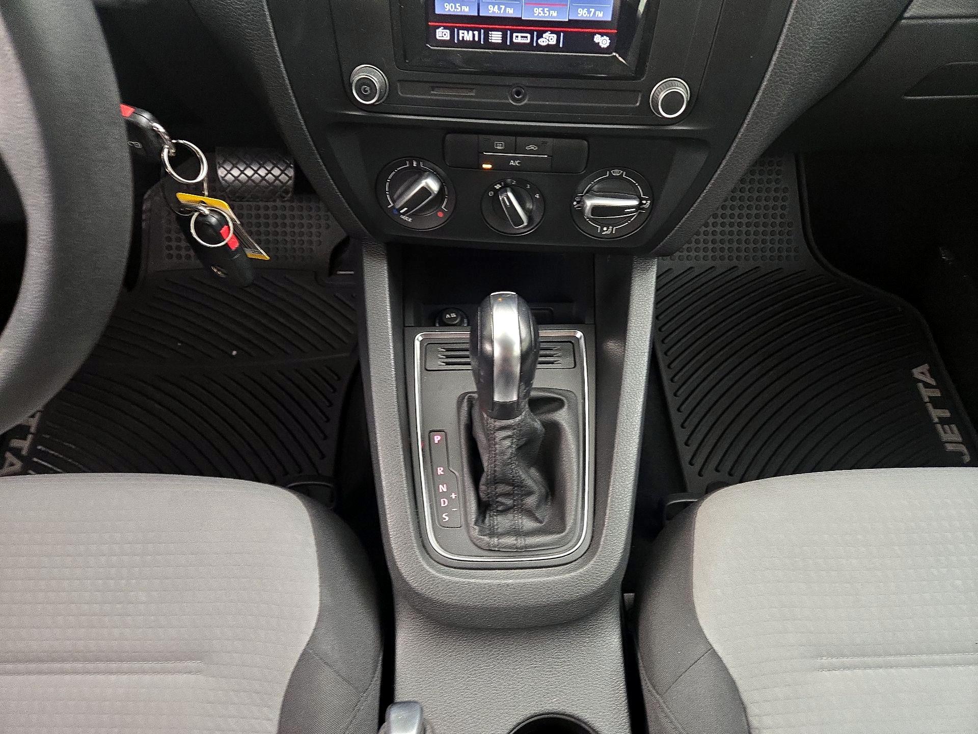 Thumbnail: 2017 Volkswagen Jetta - 17