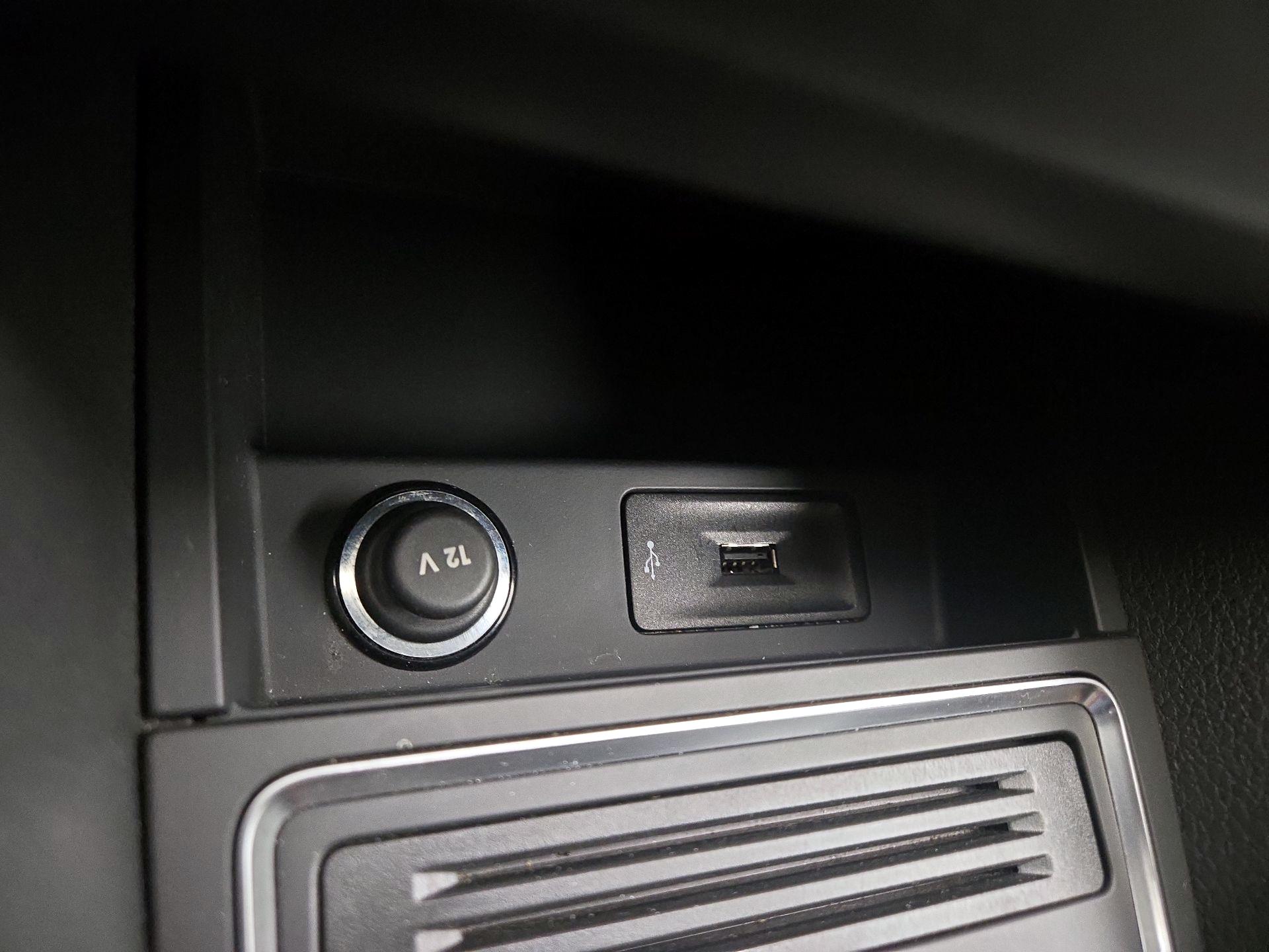 Thumbnail: 2017 Volkswagen Jetta - 18