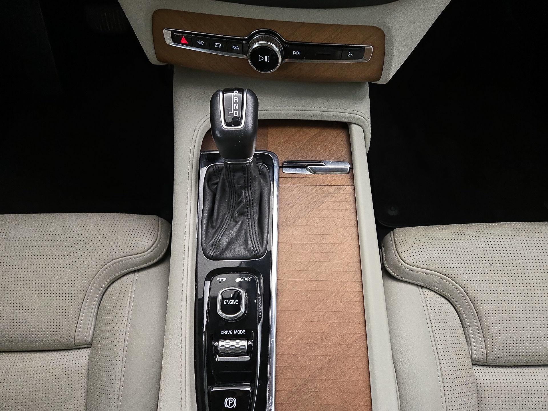 Thumbnail: 2016 Volvo XC90 - 18