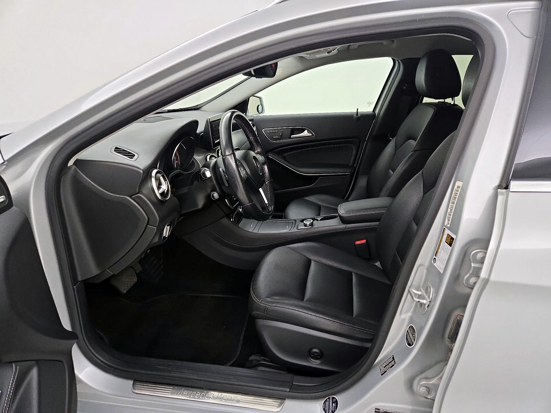 Thumbnail: 2015 Mercedes-Benz GLA - 11