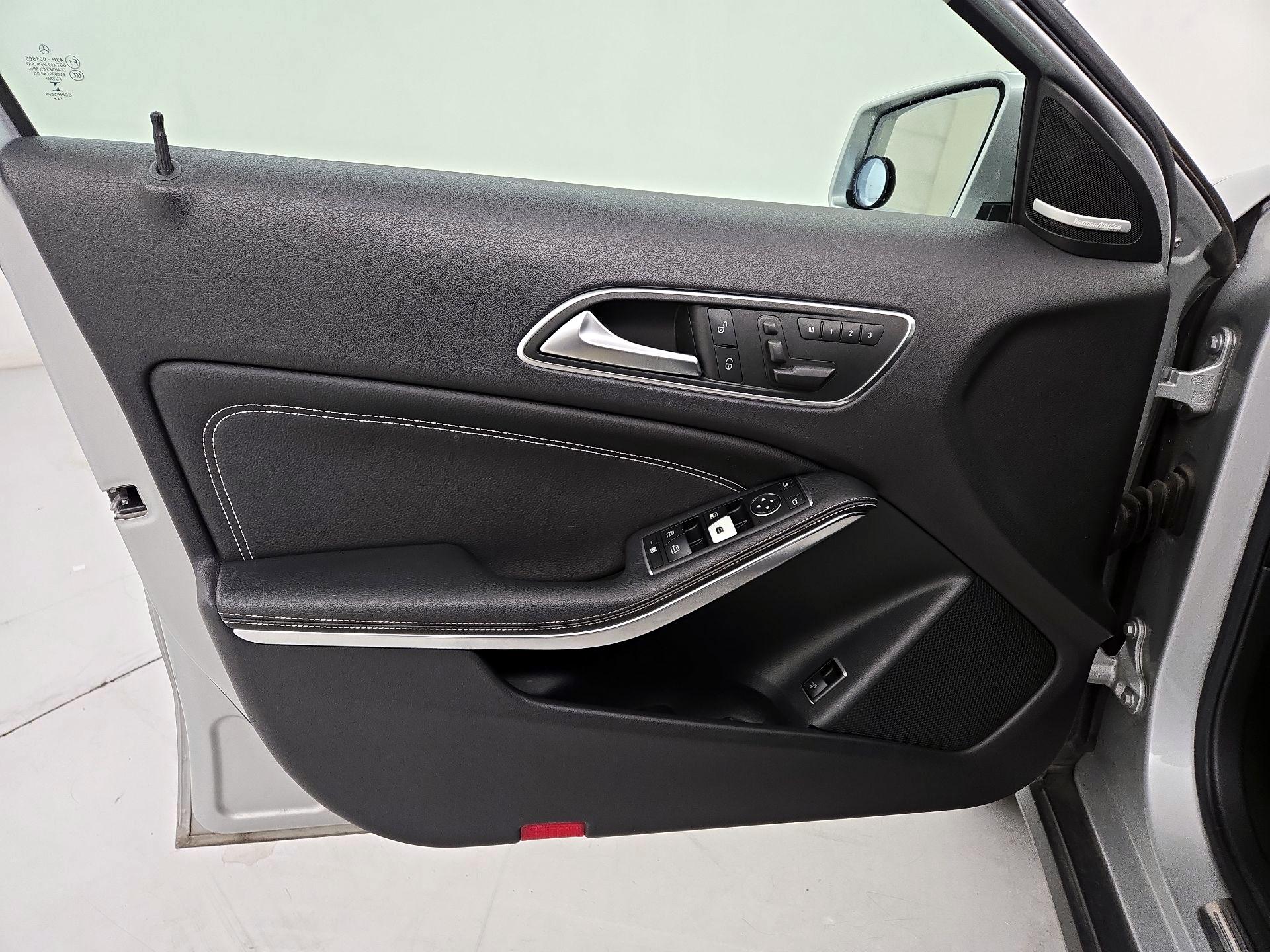 Thumbnail: 2015 Mercedes-Benz GLA - 12