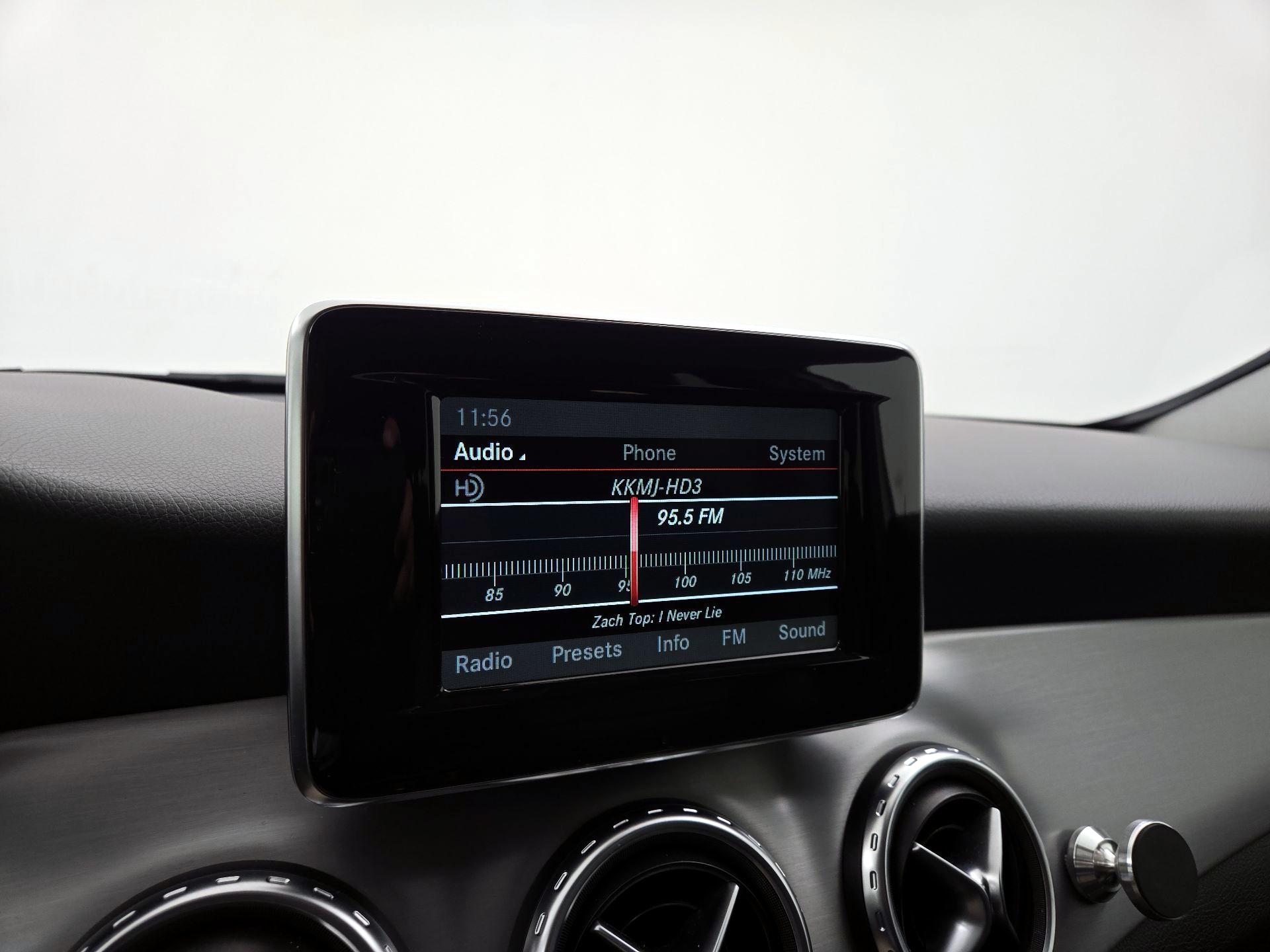 Thumbnail: 2015 Mercedes-Benz GLA - 15