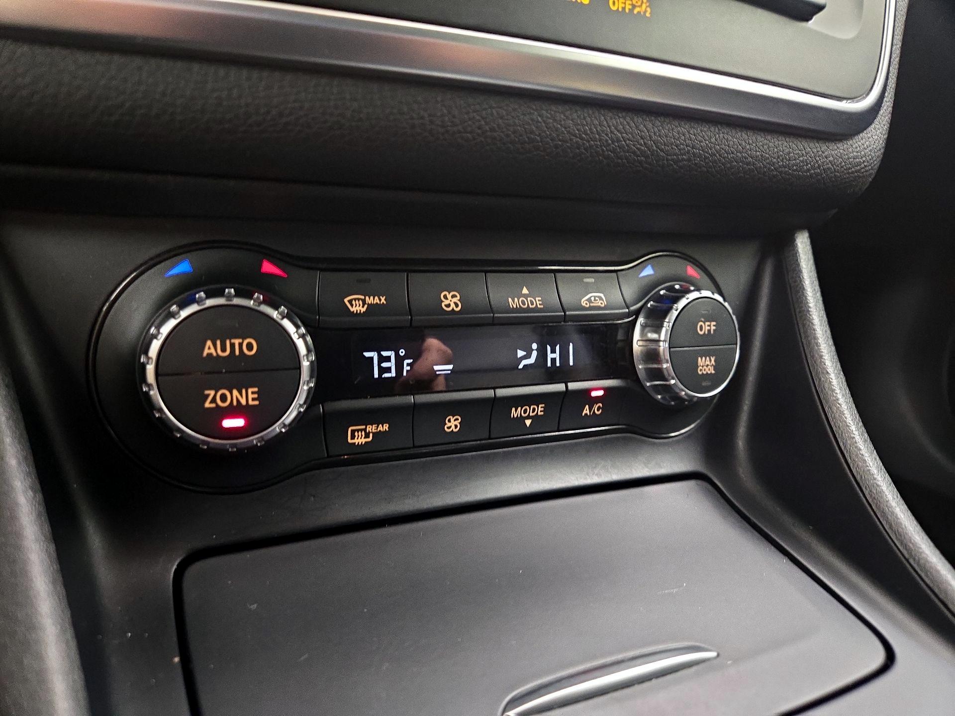 Thumbnail: 2015 Mercedes-Benz GLA - 16