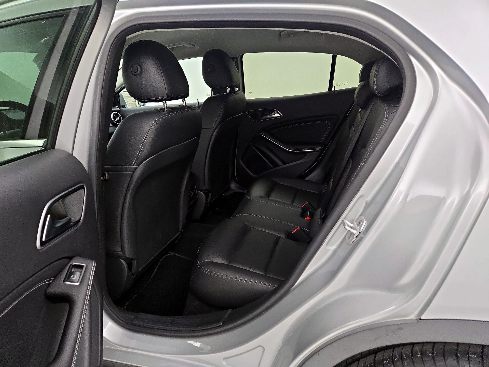 Thumbnail: 2015 Mercedes-Benz GLA - 19