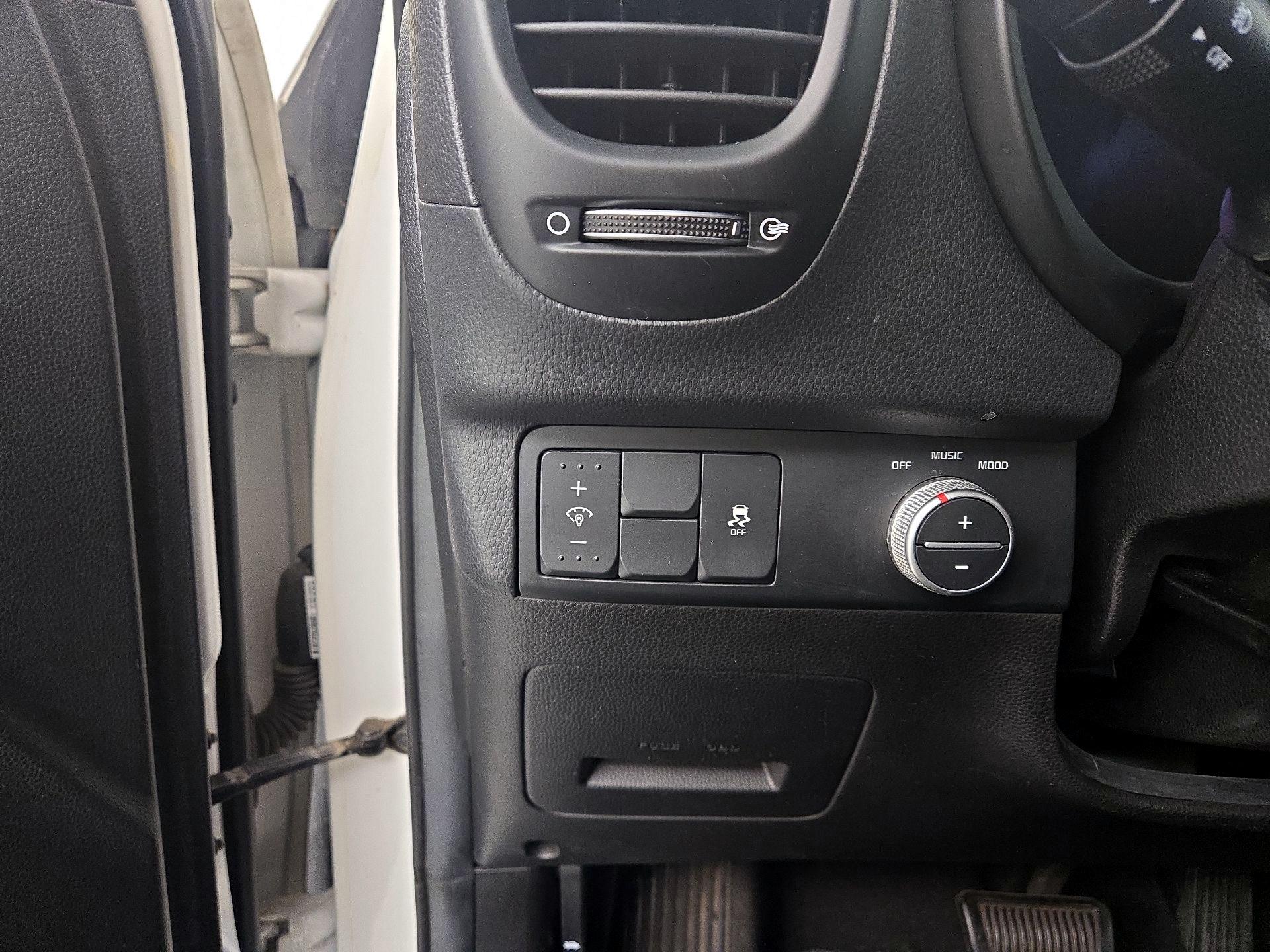 Thumbnail: 2015 Kia Soul - 13