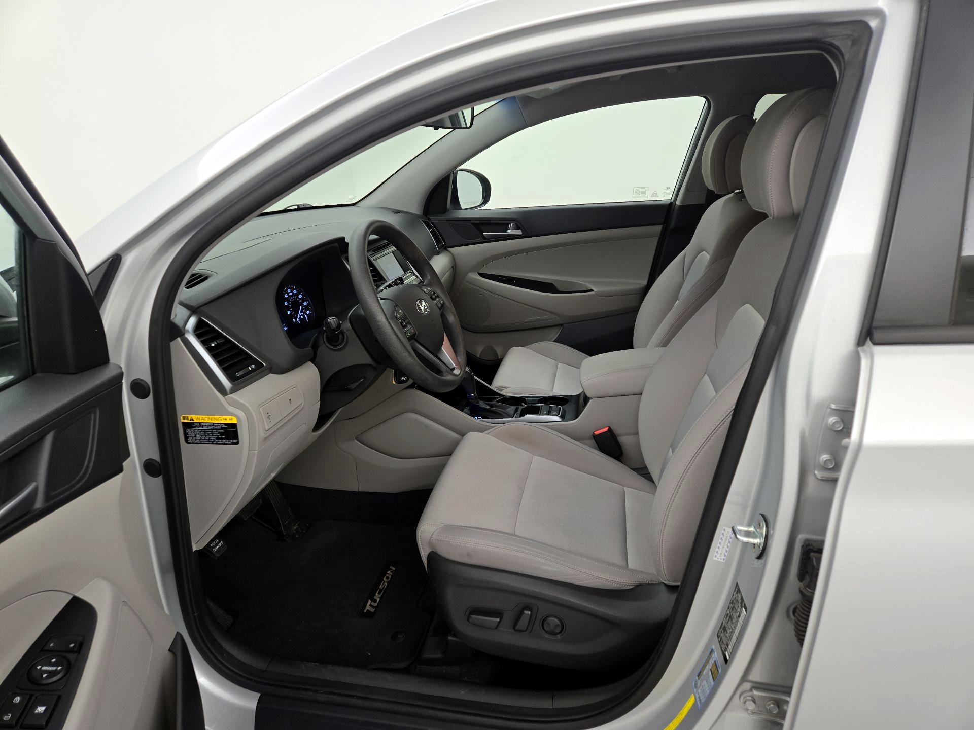 Thumbnail: 2016 Hyundai Tucson - 11