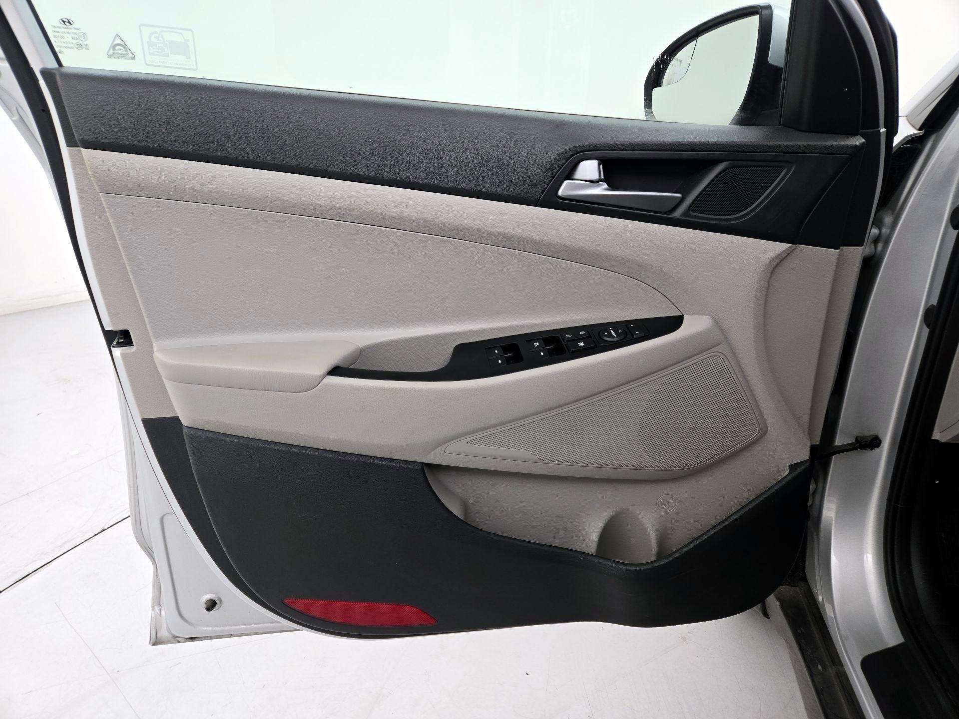 Thumbnail: 2016 Hyundai Tucson - 12