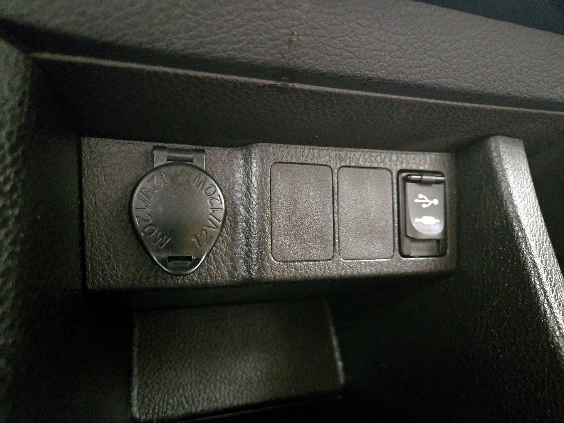 Thumbnail: 2016 Toyota Corolla - 18