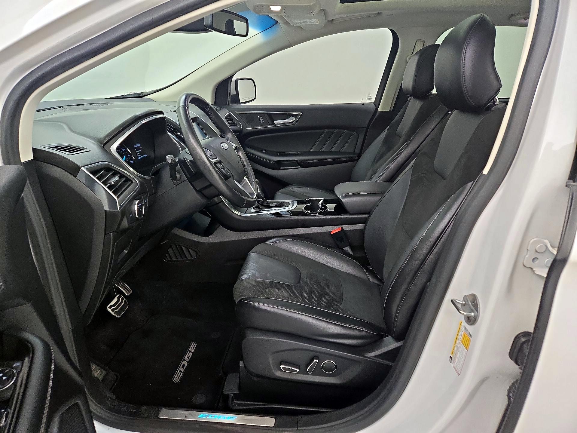 Thumbnail: 2015 Ford Edge - 11