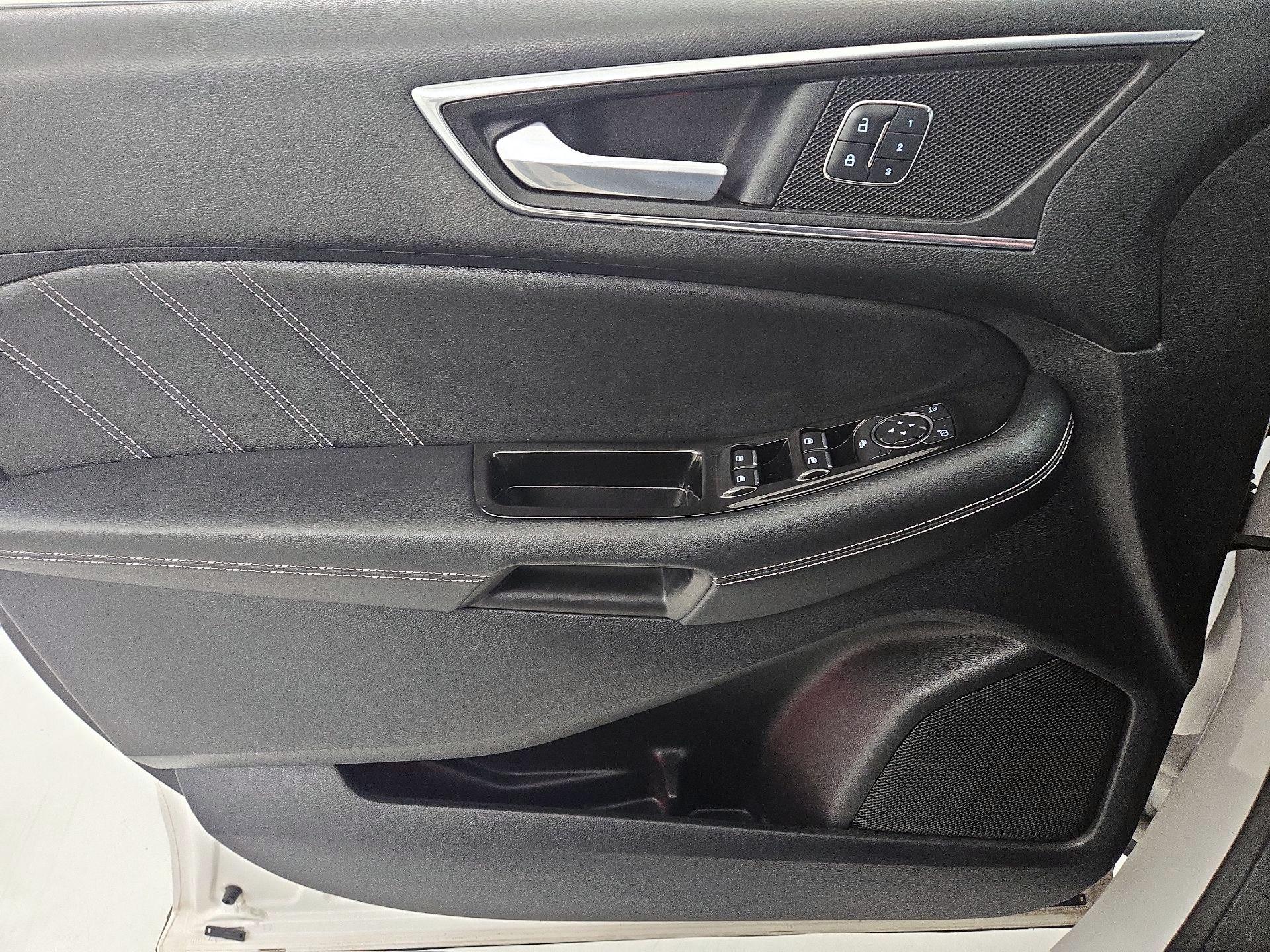 Thumbnail: 2015 Ford Edge - 12