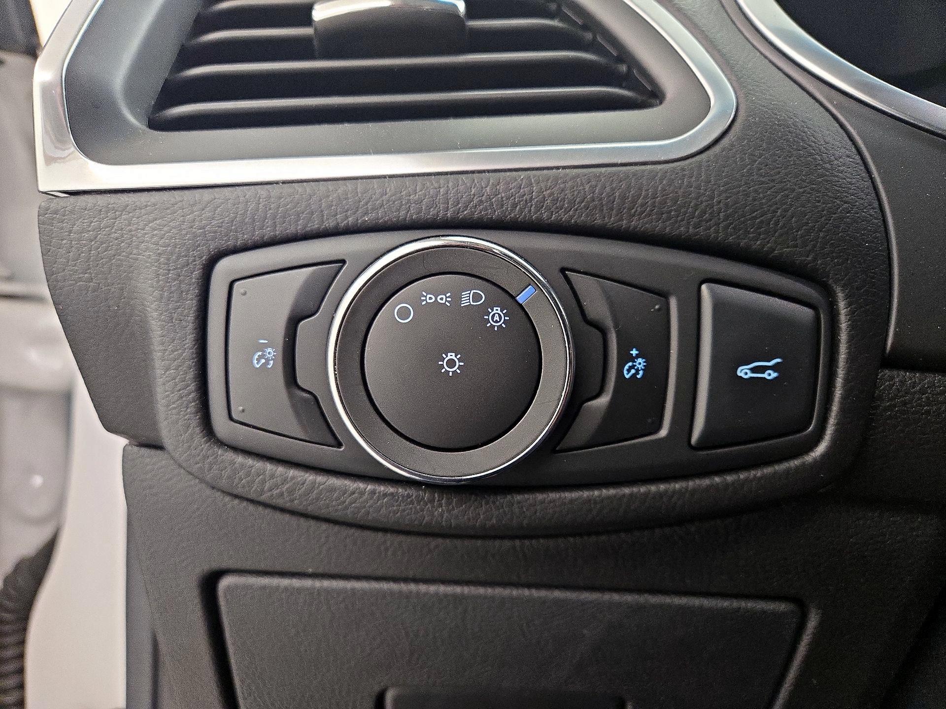 Thumbnail: 2015 Ford Edge - 13