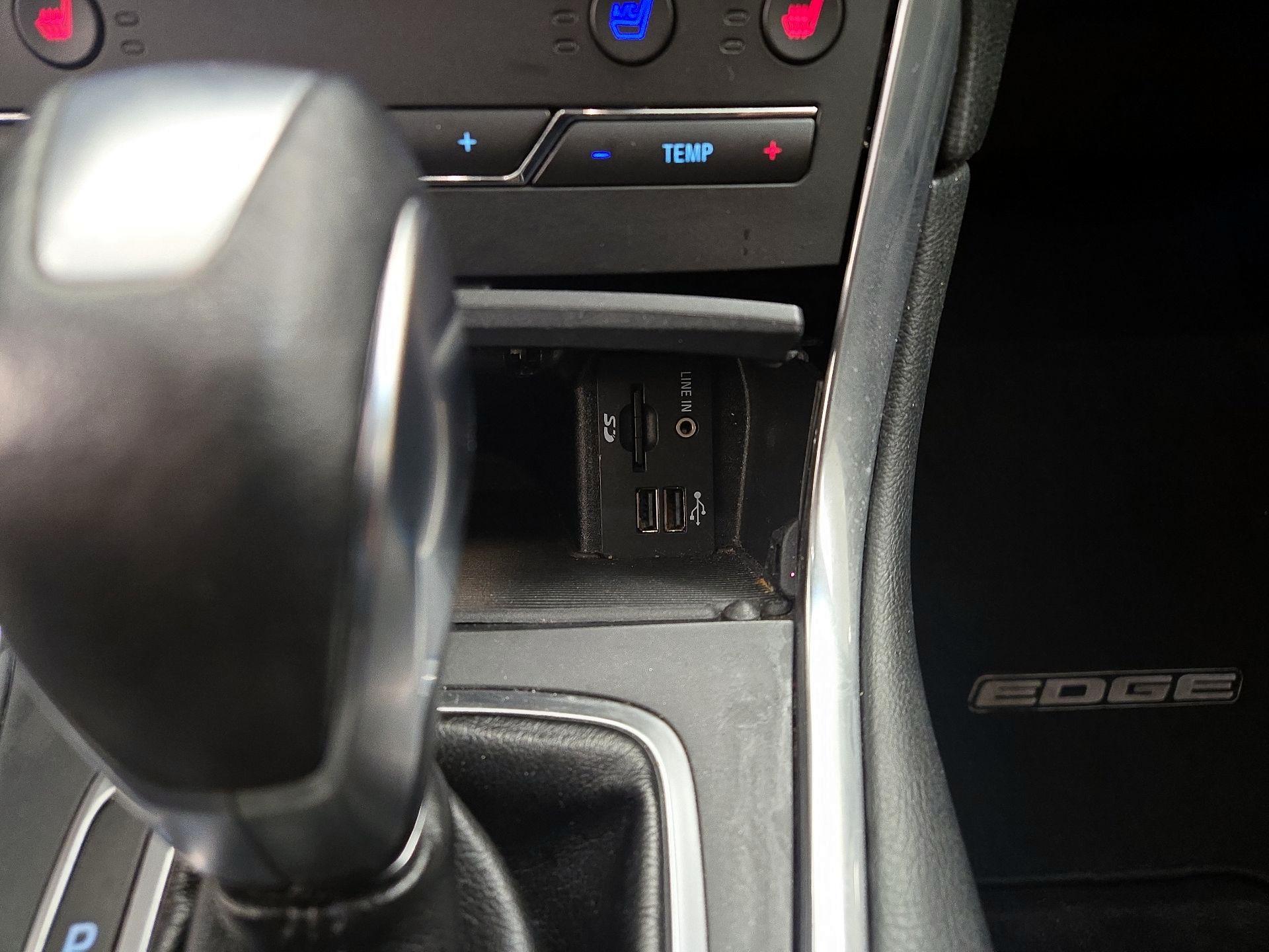 Thumbnail: 2015 Ford Edge - 19