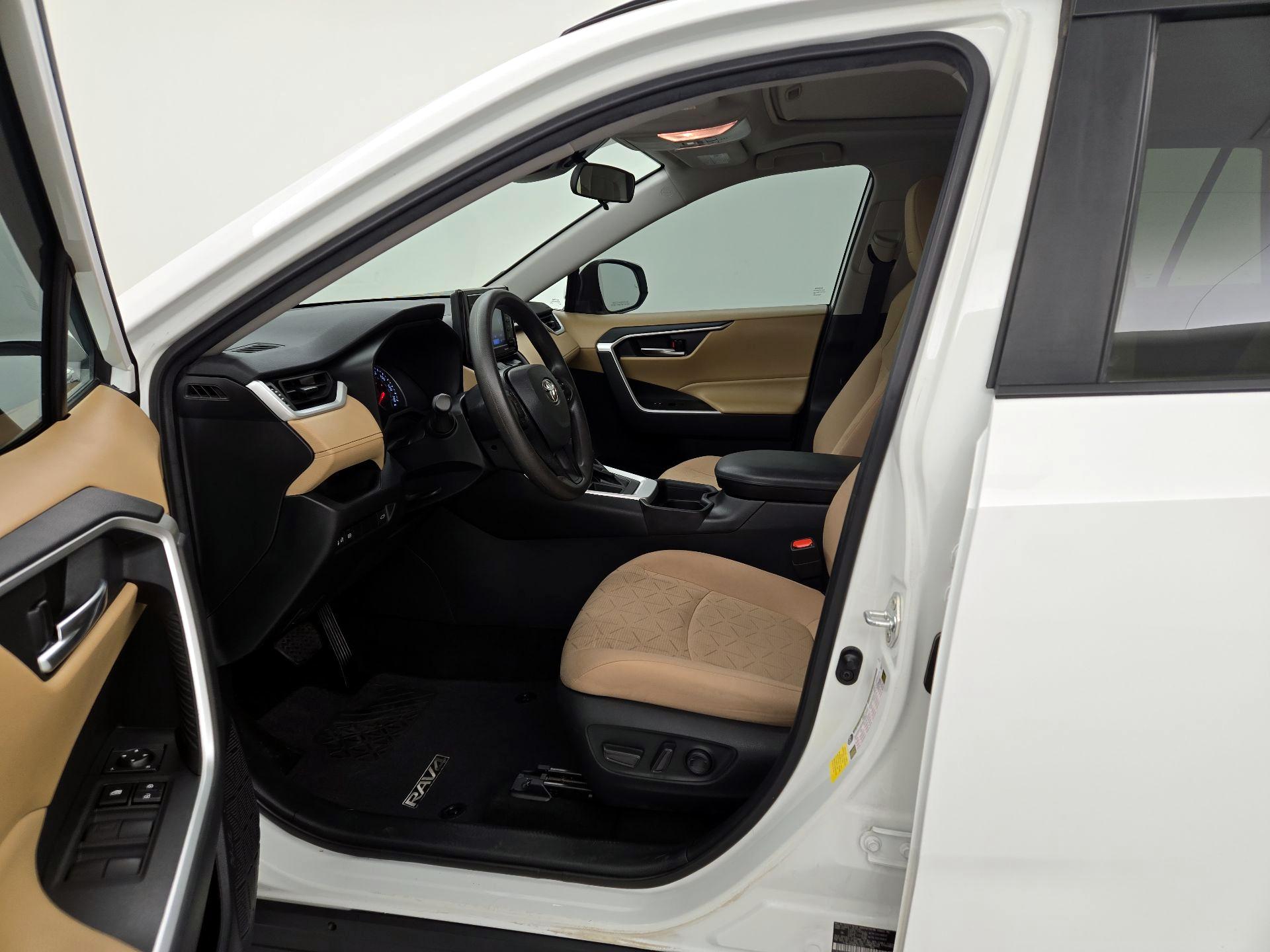 Thumbnail: 2021 Toyota RAV4 - 11