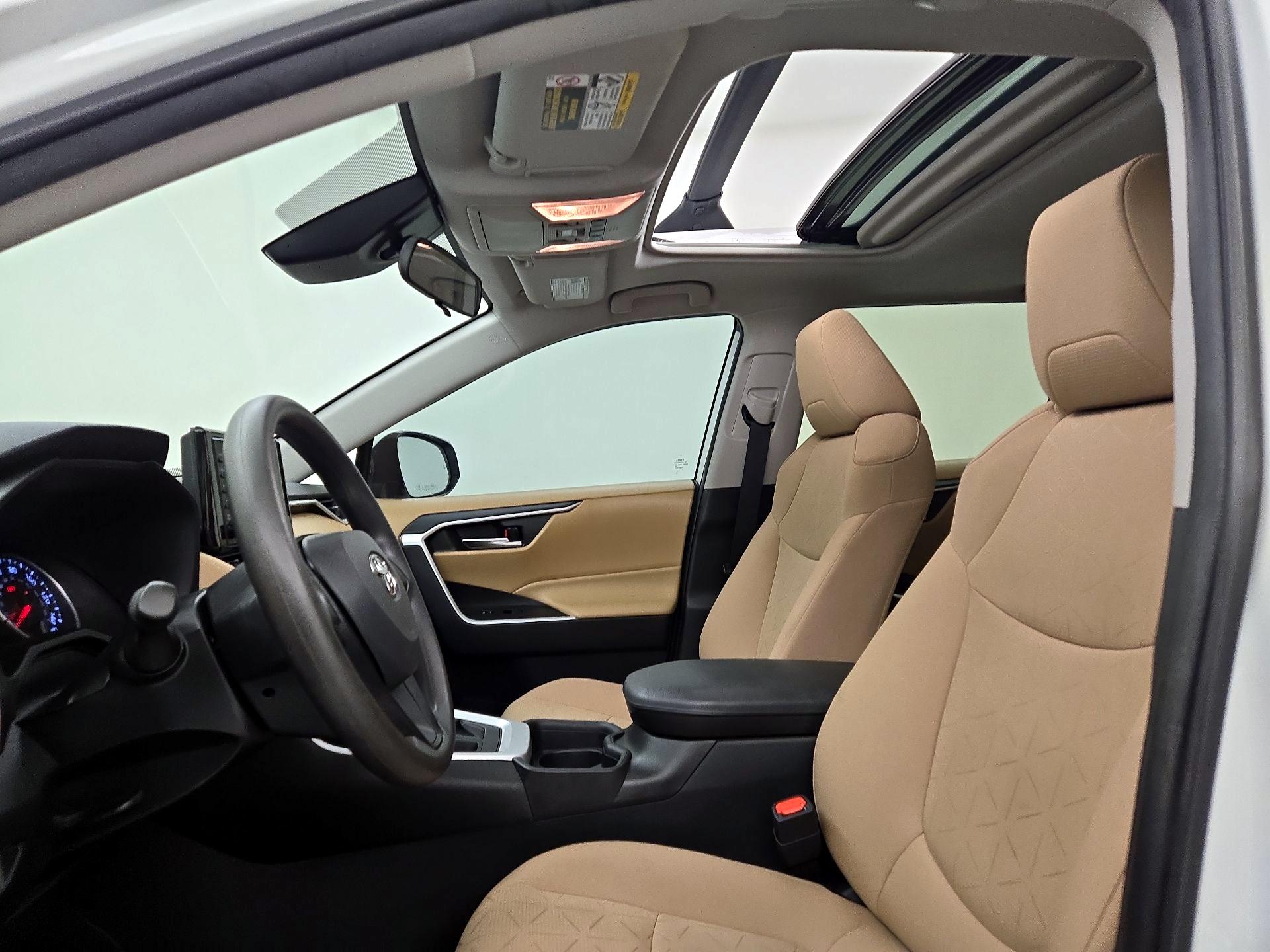 Thumbnail: 2021 Toyota RAV4 - 19