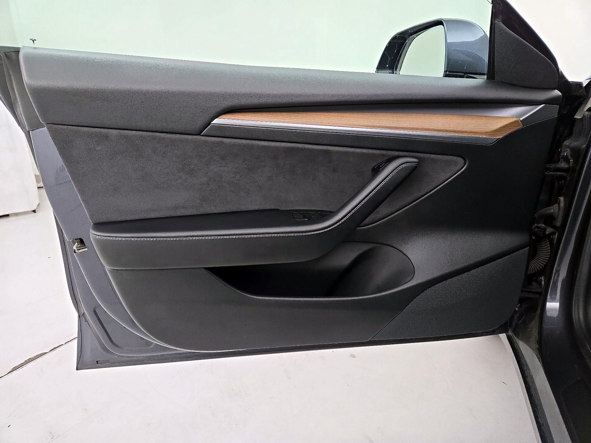 Thumbnail: 2021 Tesla Model 3 - 12