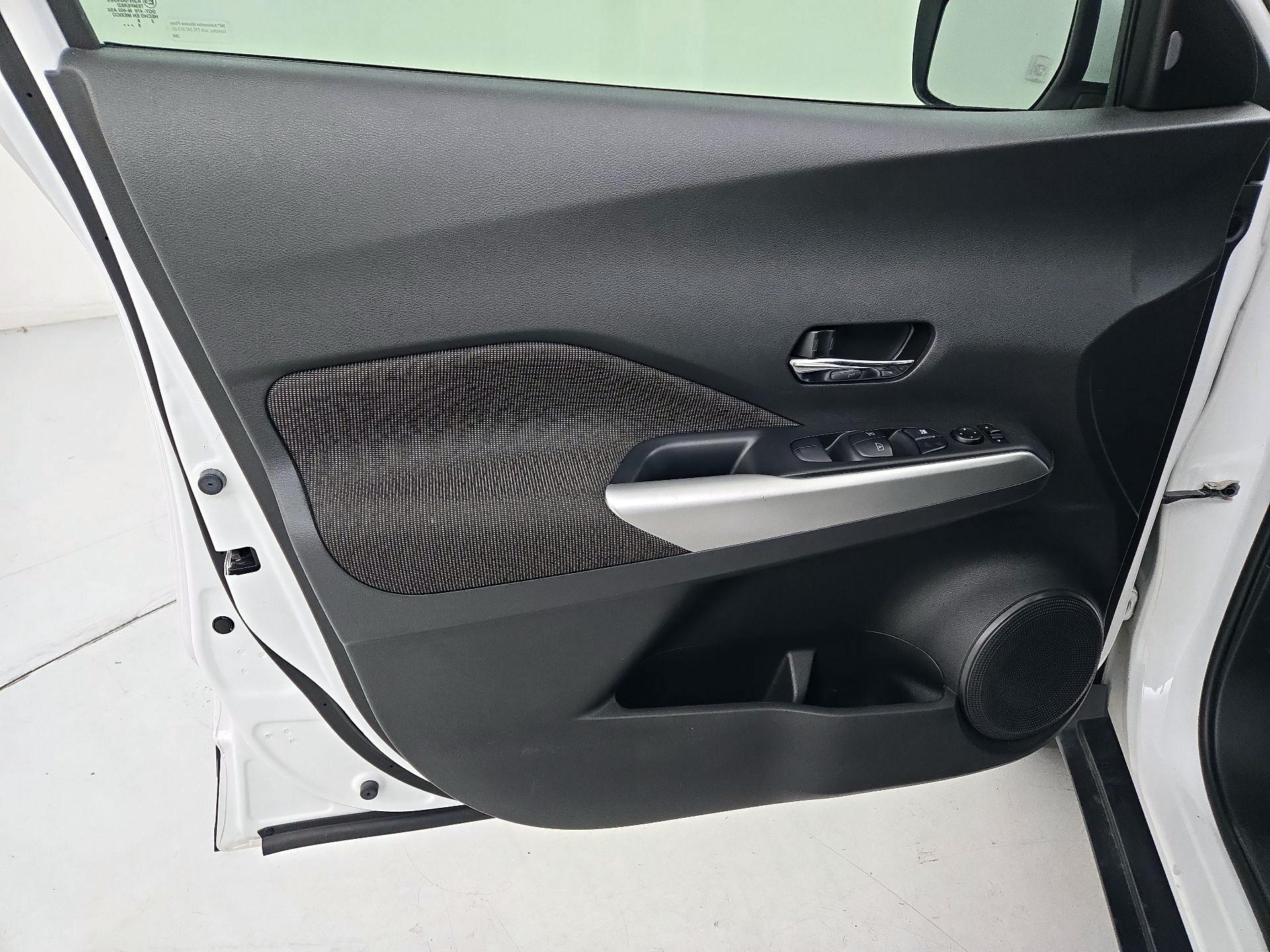 Thumbnail: 2020 Nissan Kicks - 12