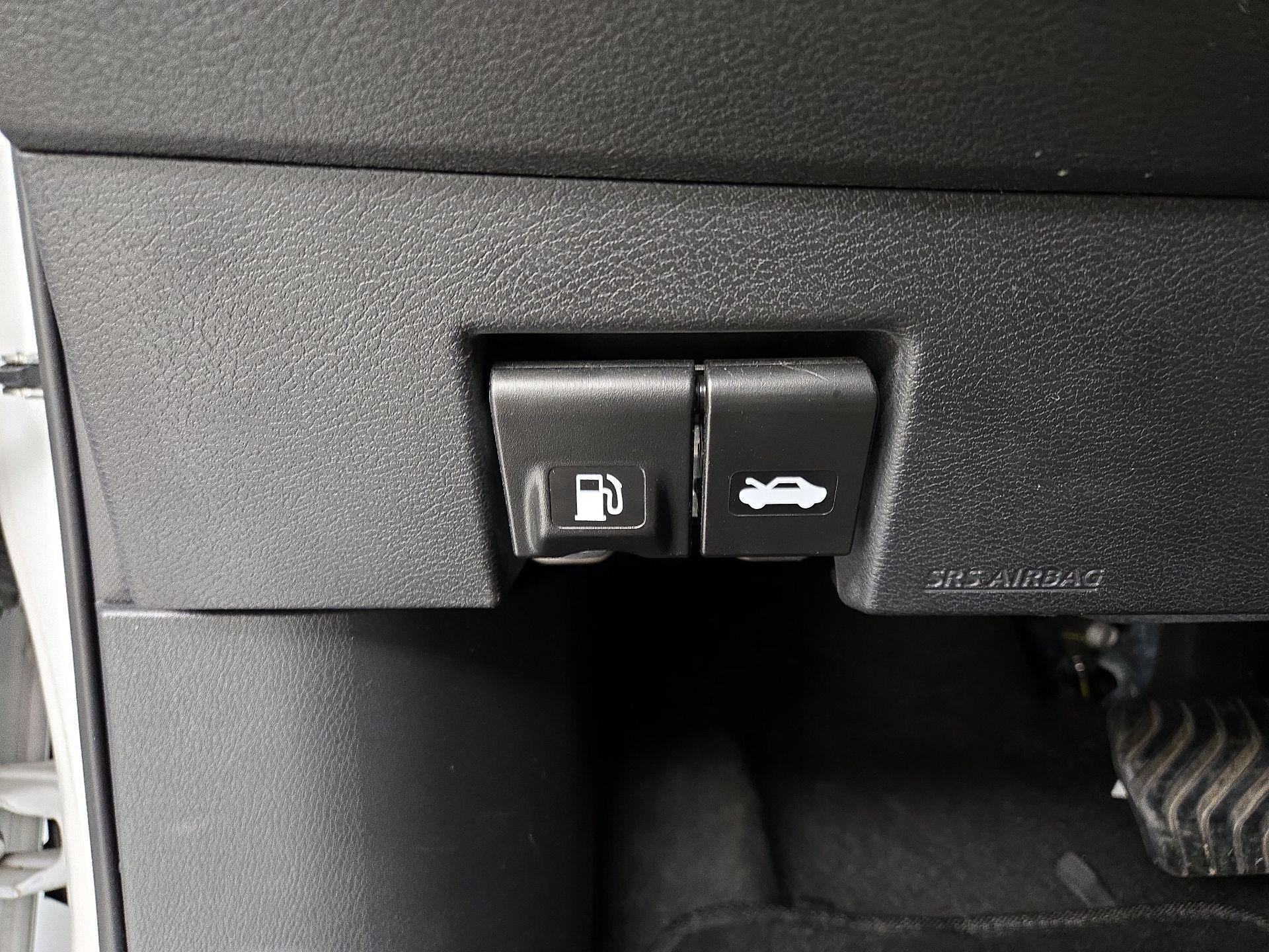 Thumbnail: 2020 Nissan Kicks - 13