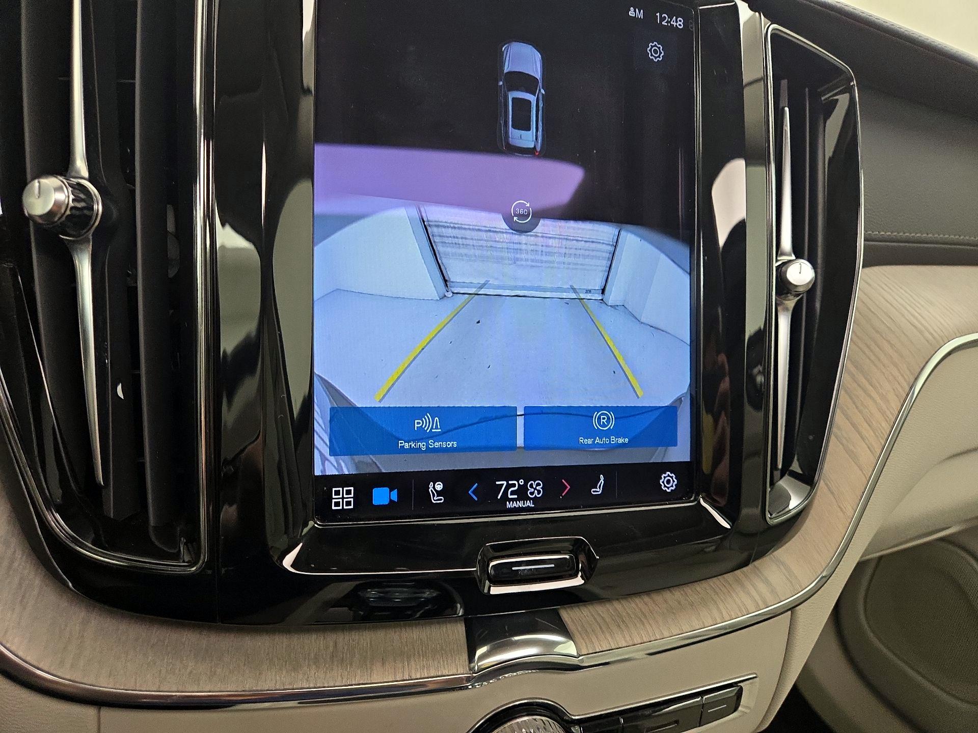 Thumbnail: 2022 Volvo XC60 - 14