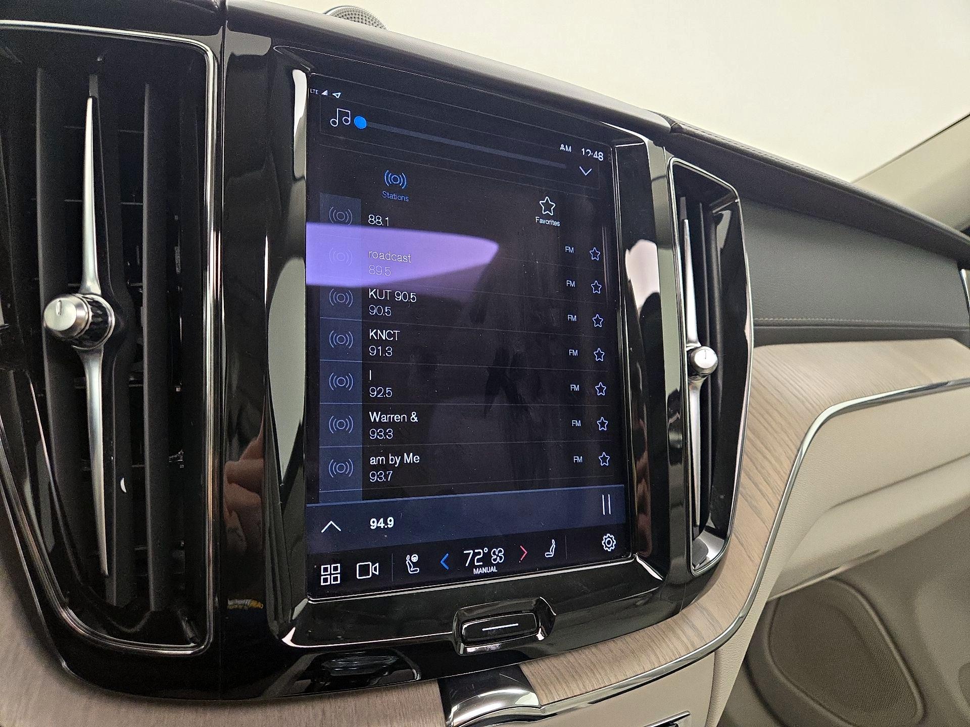 Thumbnail: 2022 Volvo XC60 - 15