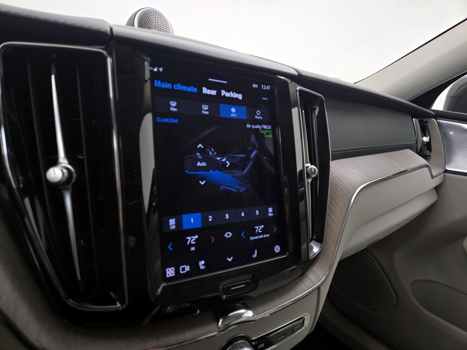 Thumbnail: 2022 Volvo XC60 - 16