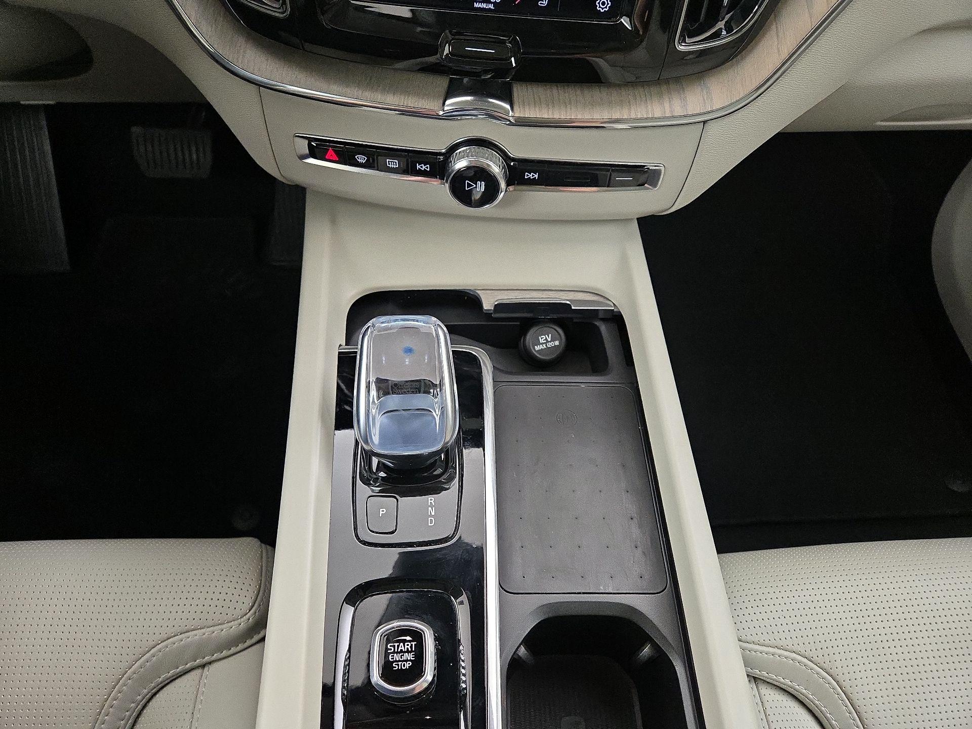 Thumbnail: 2022 Volvo XC60 - 17