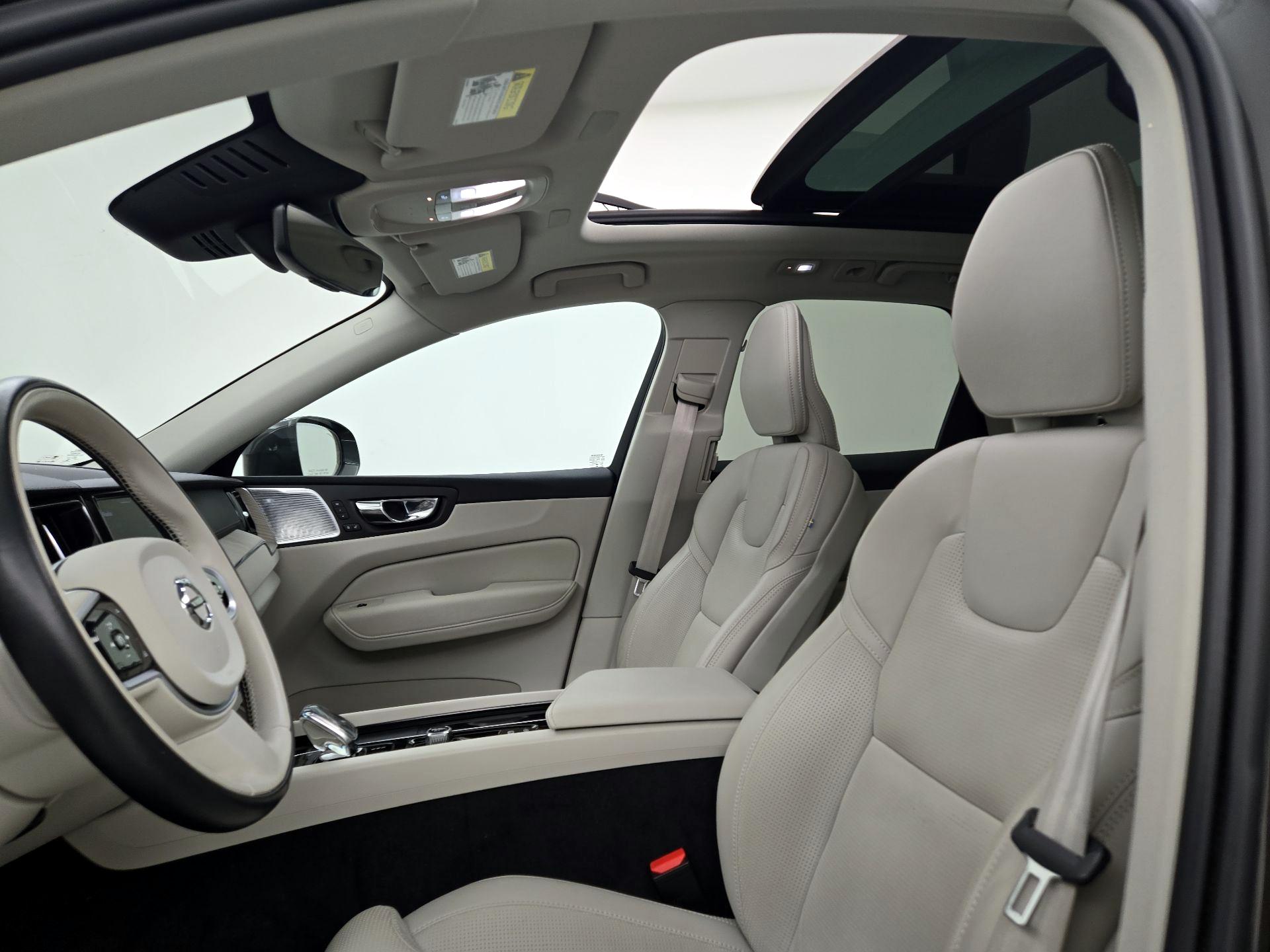 Thumbnail: 2022 Volvo XC60 - 19