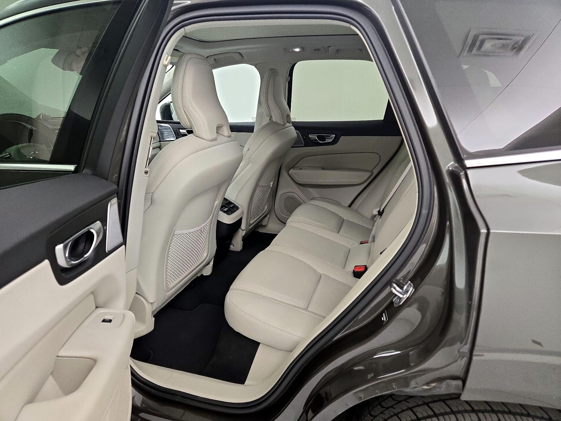 Thumbnail: 2022 Volvo XC60 - 20