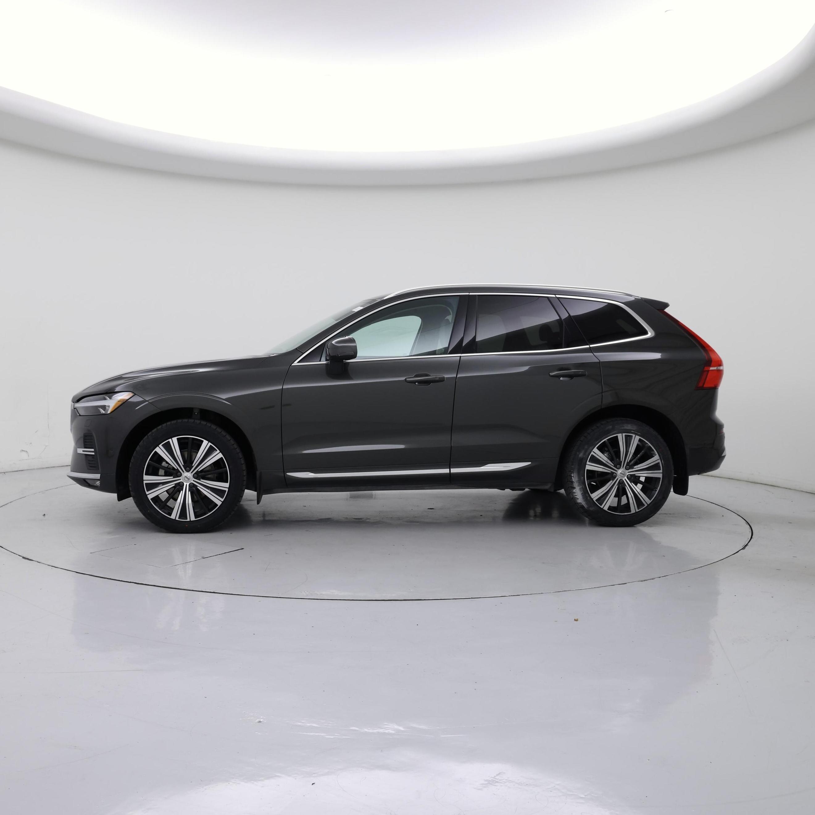 Thumbnail: 2022 Volvo XC60 - 3