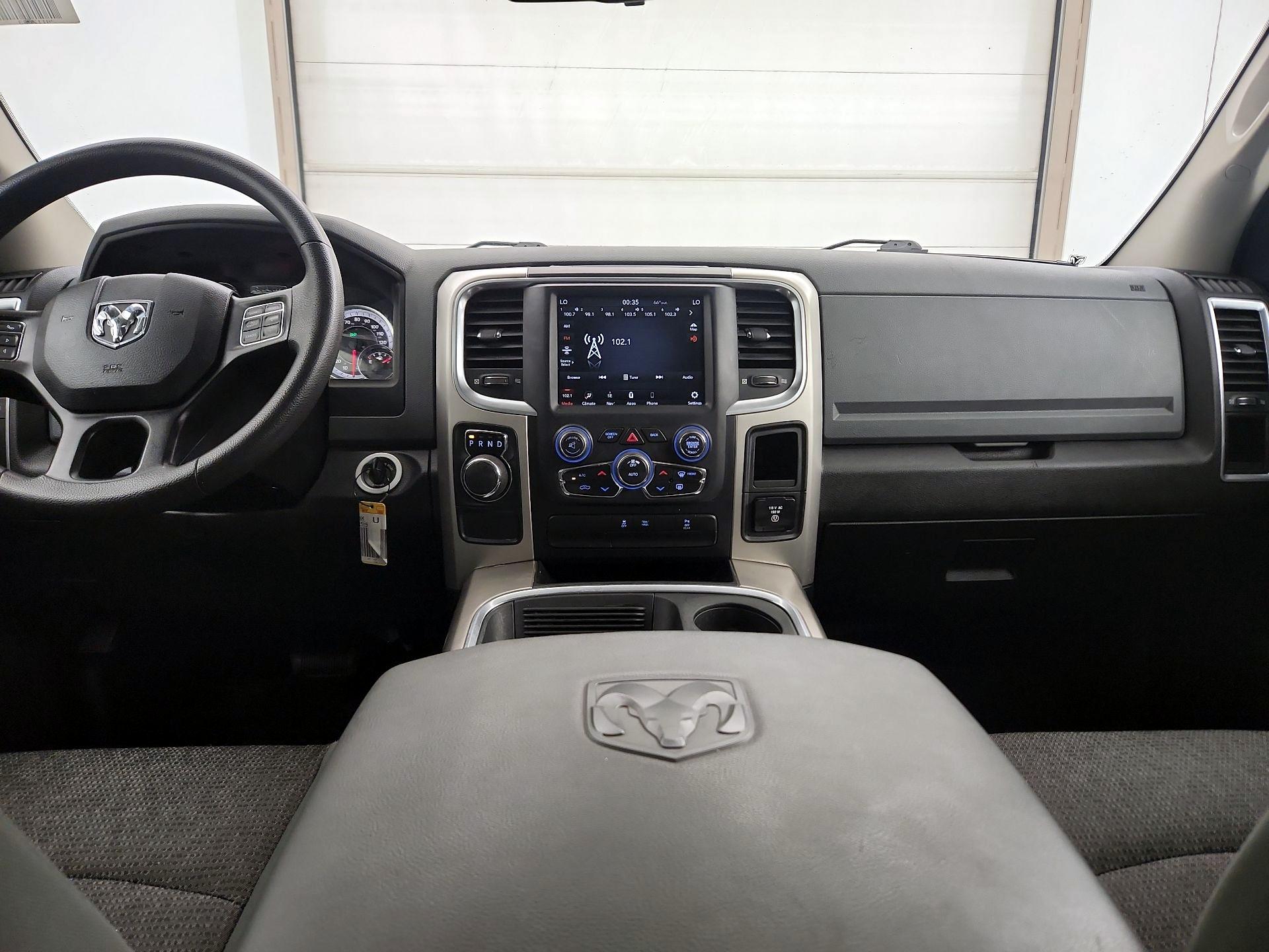 Thumbnail: 2020 RAM 1500 Classic - 9