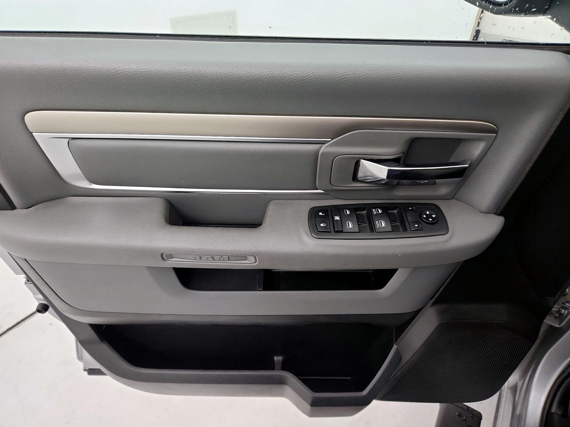 Thumbnail: 2020 RAM 1500 Classic - 12