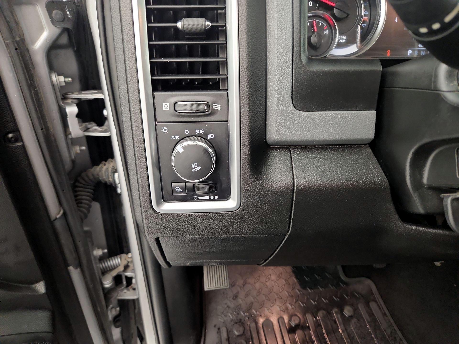 Thumbnail: 2020 RAM 1500 Classic - 13