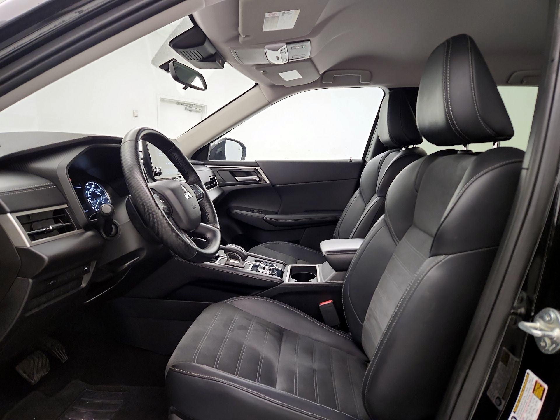 Thumbnail: 2024 Mitsubishi Outlander - 11