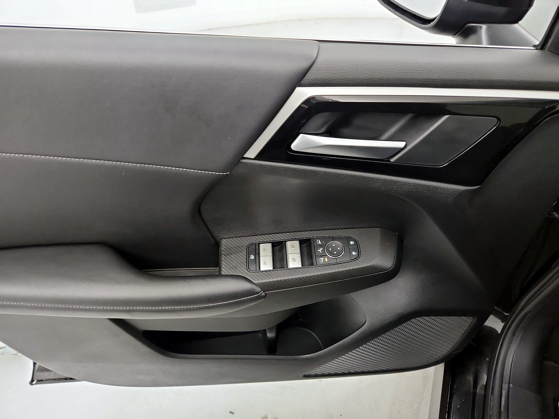 Thumbnail: 2024 Mitsubishi Outlander - 12