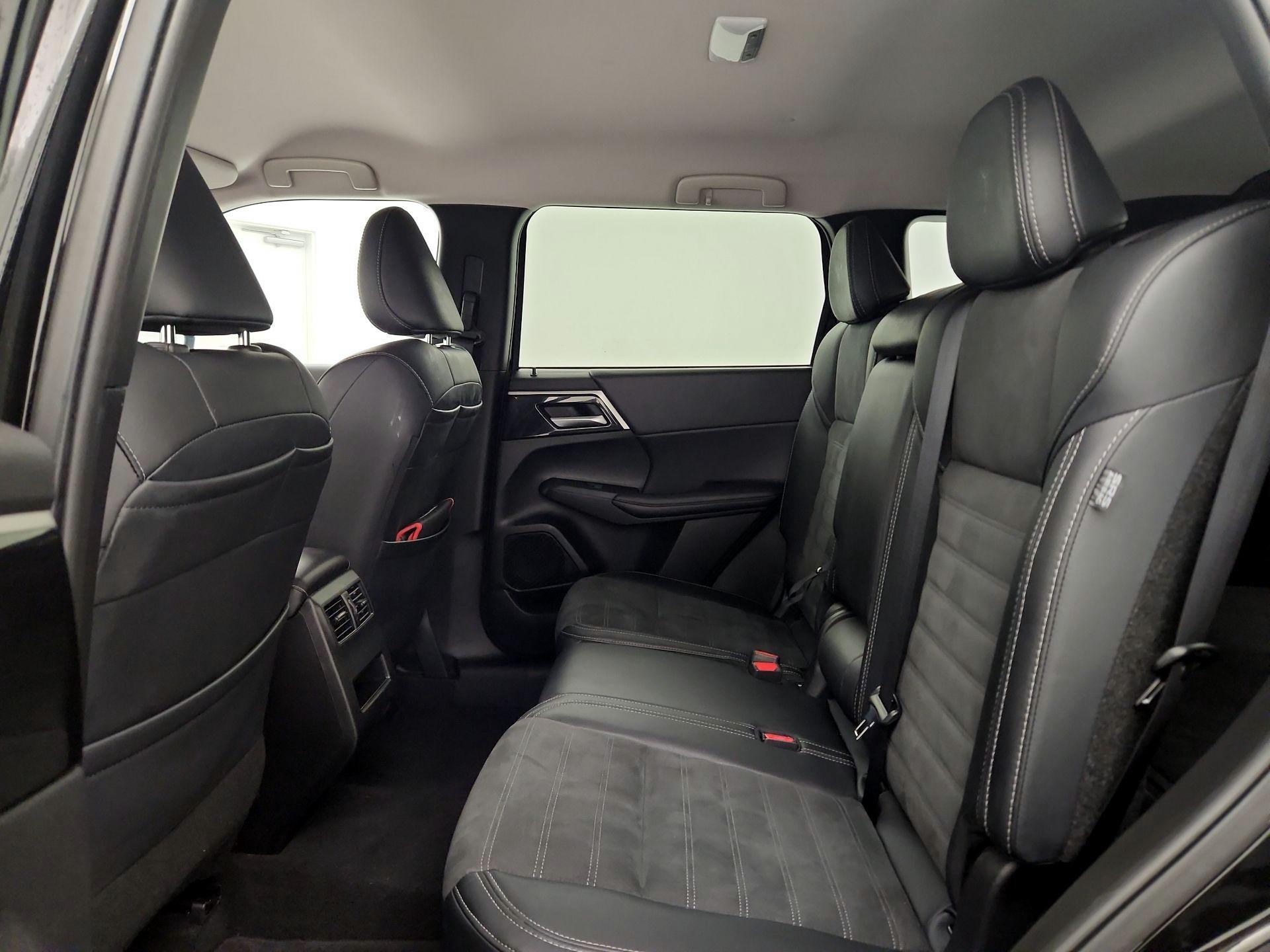 Thumbnail: 2024 Mitsubishi Outlander - 20