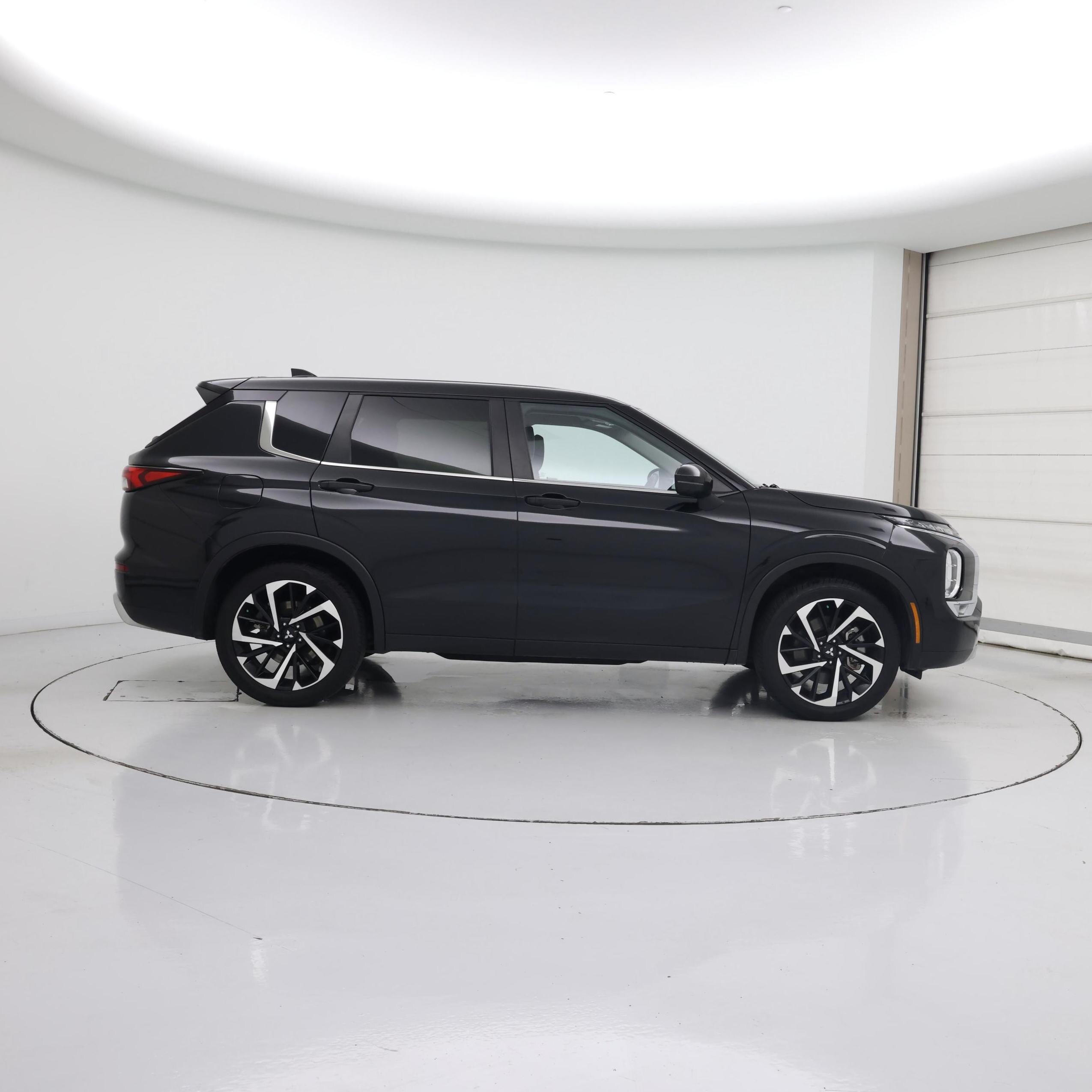 Thumbnail: 2024 Mitsubishi Outlander - 7